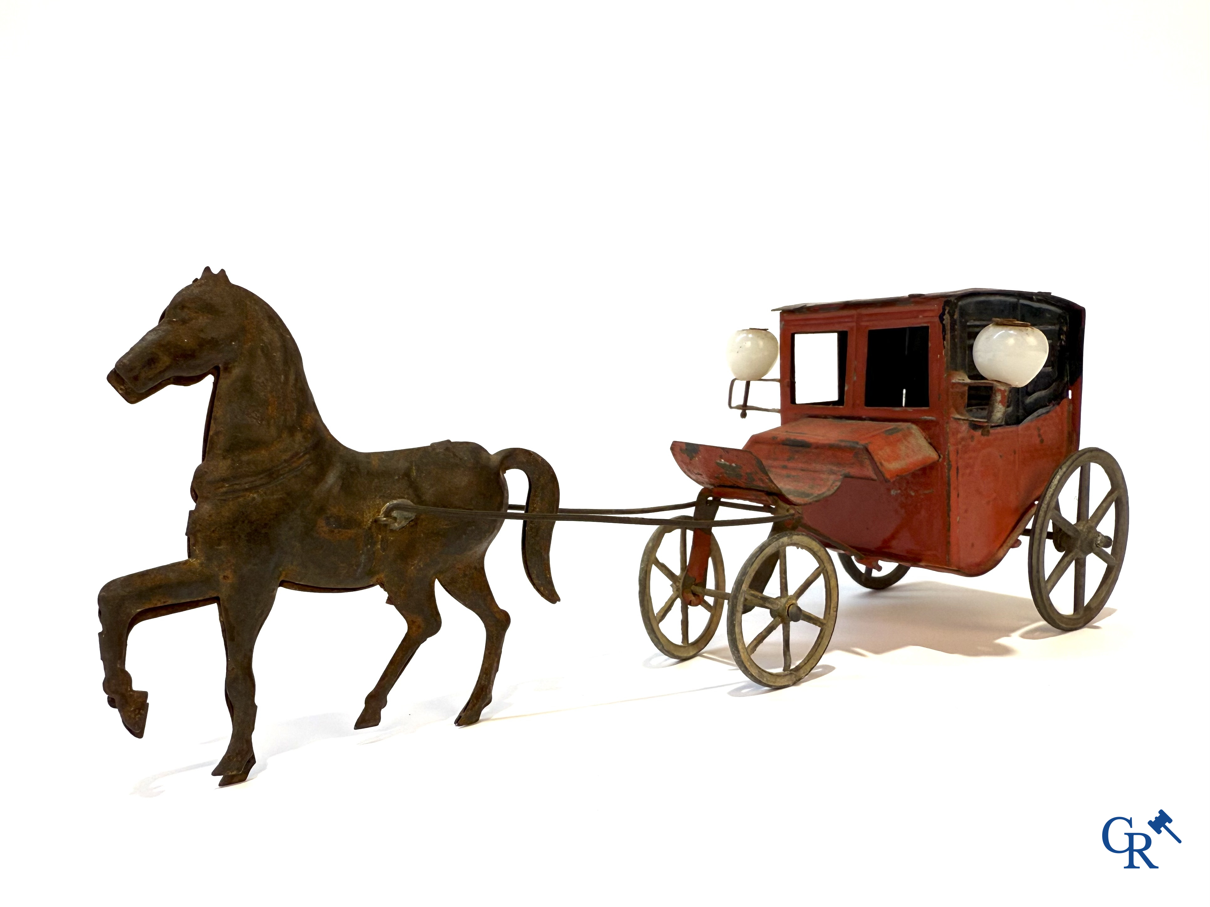Old toys, 2 carriages with horse in painted tin. Germany (Märklin?) and France. Circa 1910.