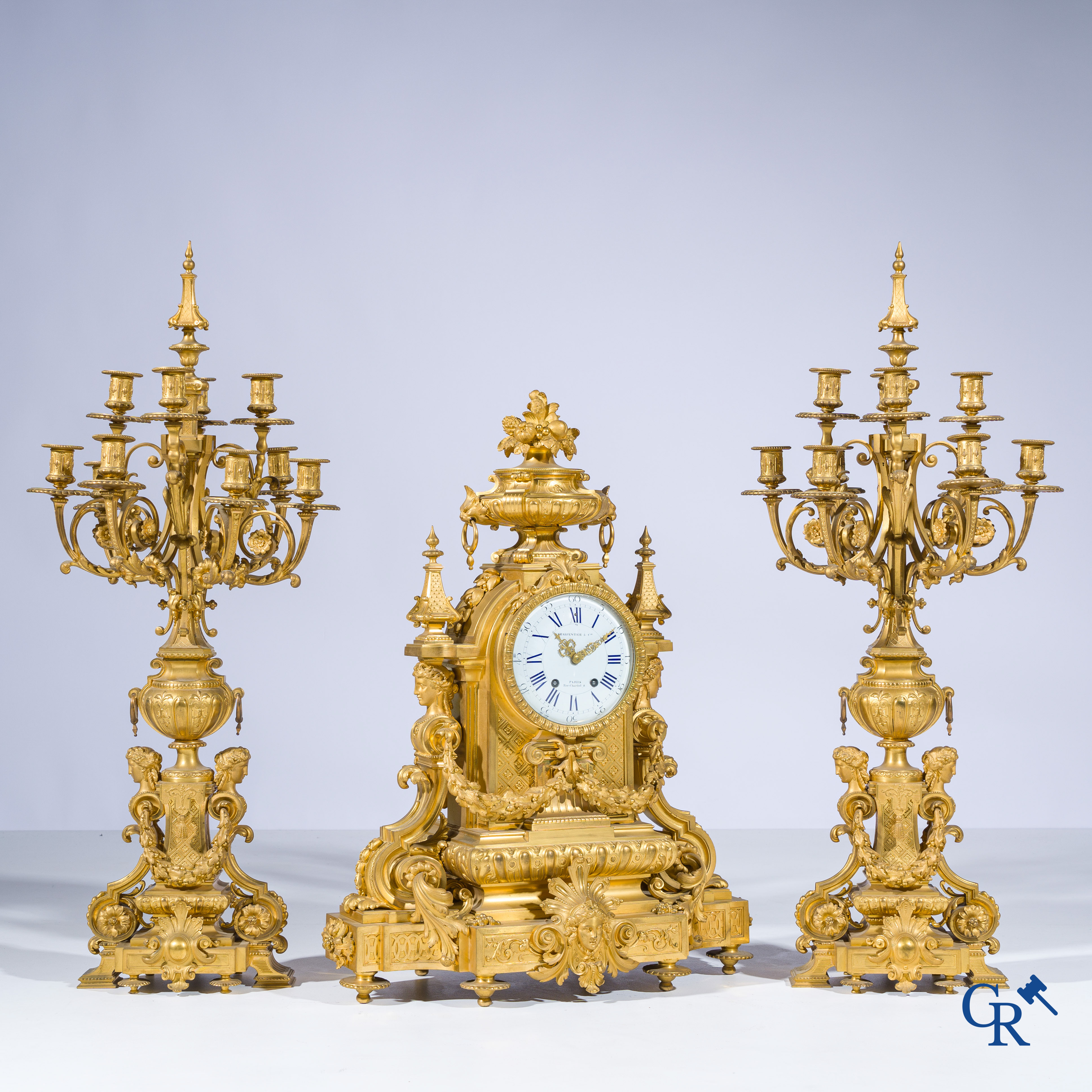 Charpentier & Cie, een imposante 3-delige schouwgarnituur in LXVI-stijl. Napoleon III-periode.