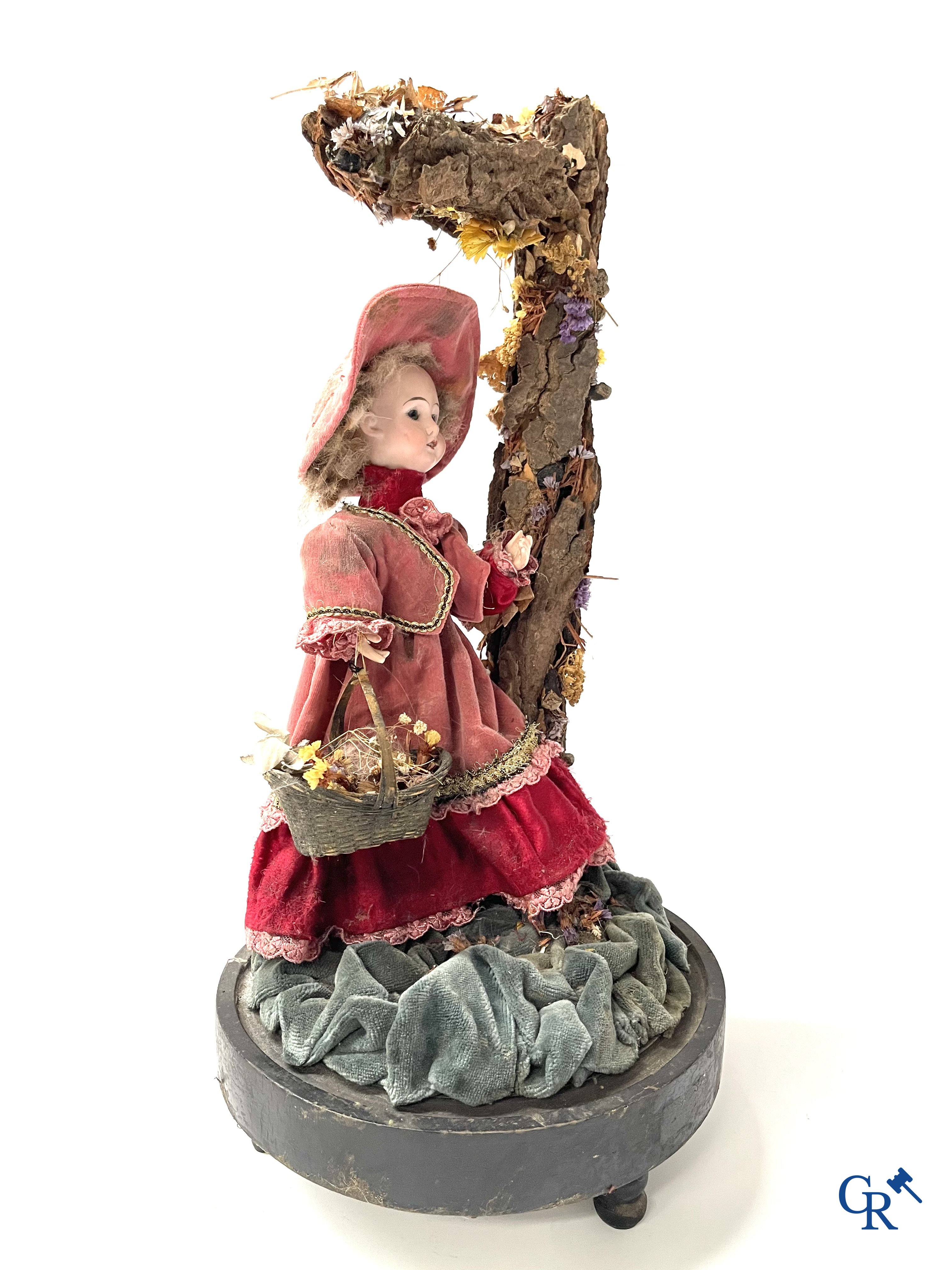 An automaton in the manner of Phalibois, with music, moving head in porcelain and moving hands. Around 1900.