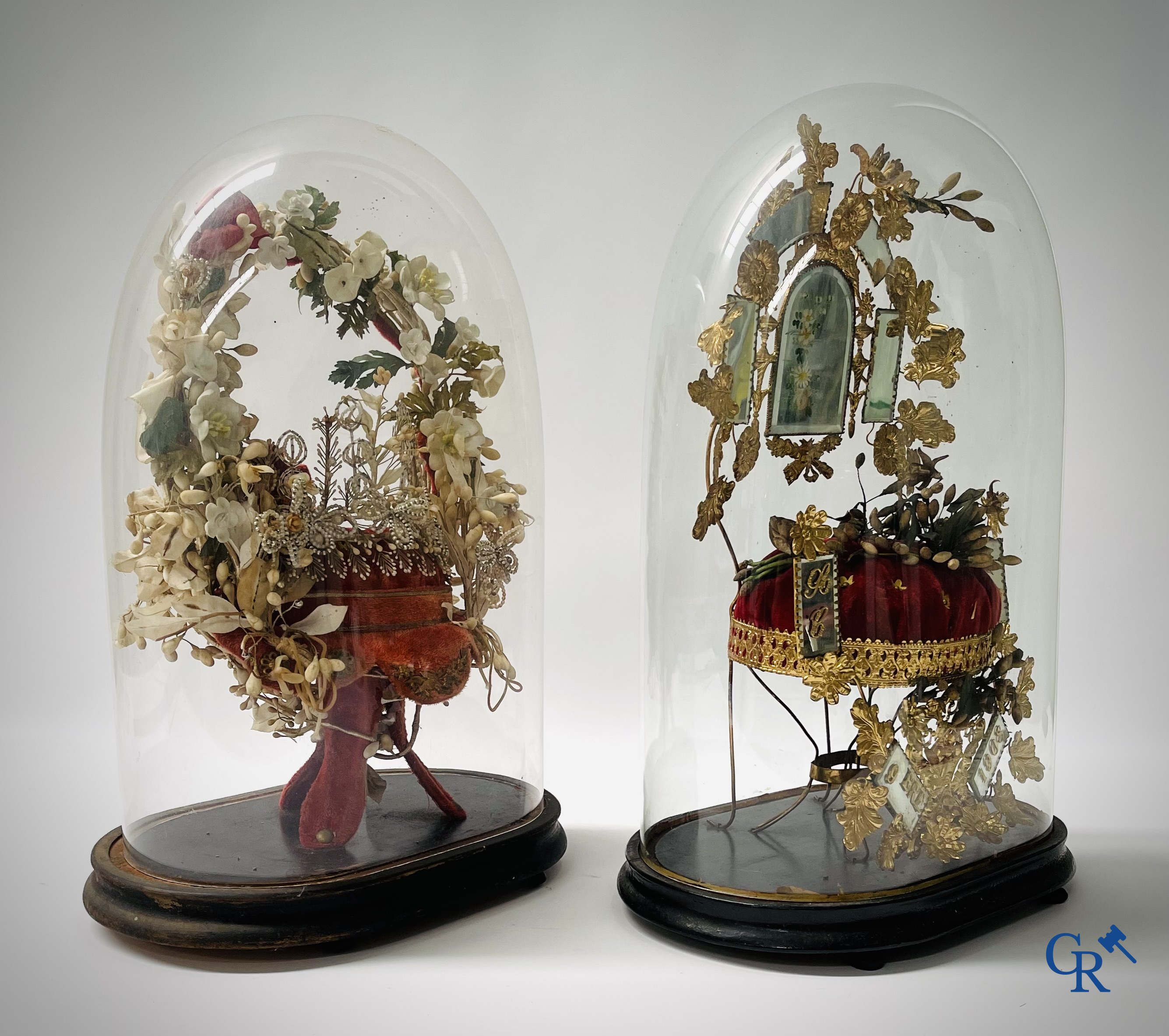 2 domes with wedding bouquet, one with flowers in biscuit, another with mirrors, dated 1908.