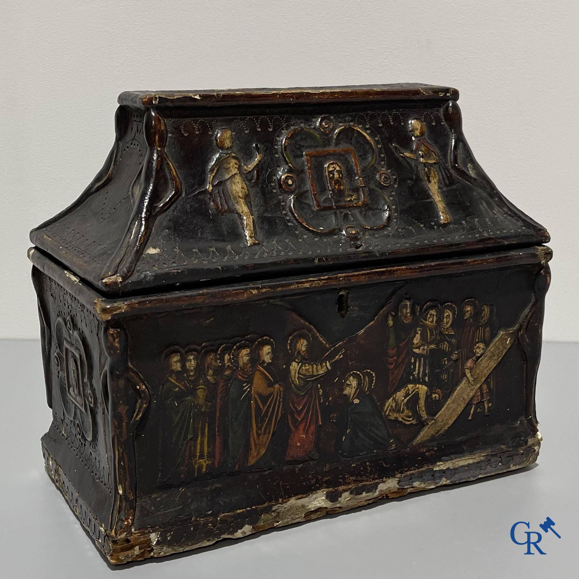 Religious objects, a coffret in Pastiglia relief decor with images from the life of Christ. 18th-19th century.