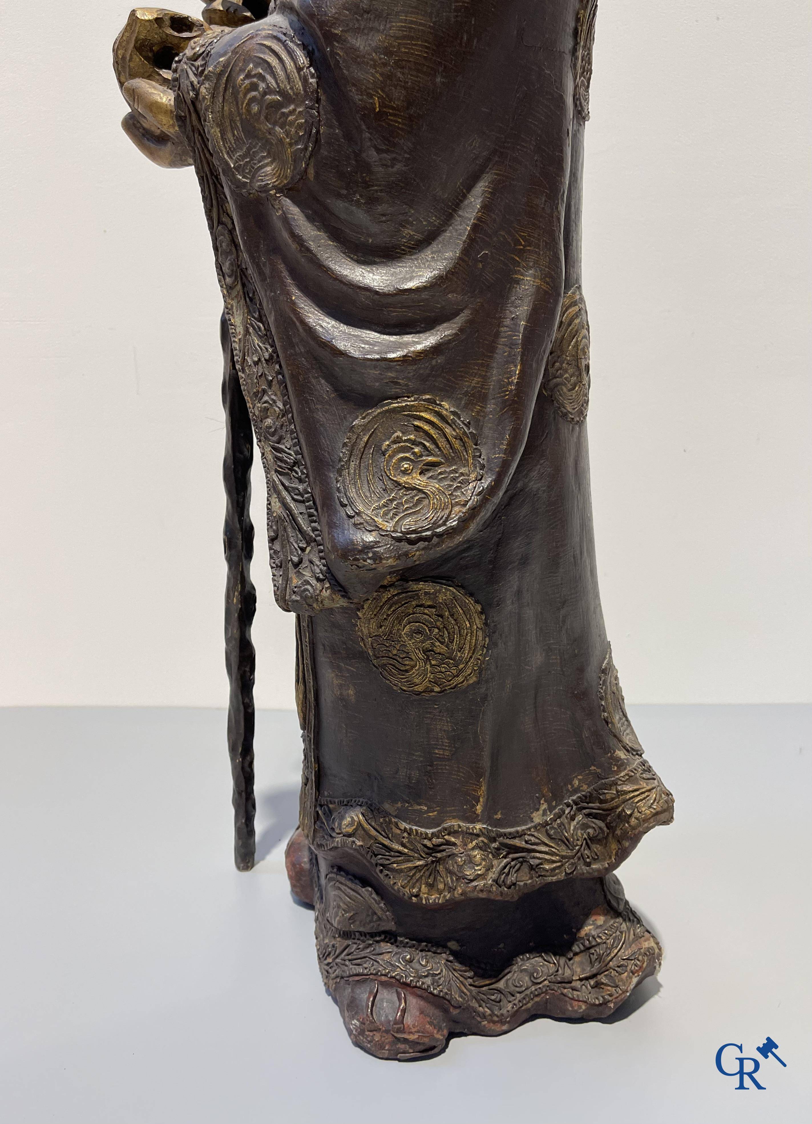 Aziatica, een Chinese wijsheer in gelakte papier-maché. Eind 19e eeuw.