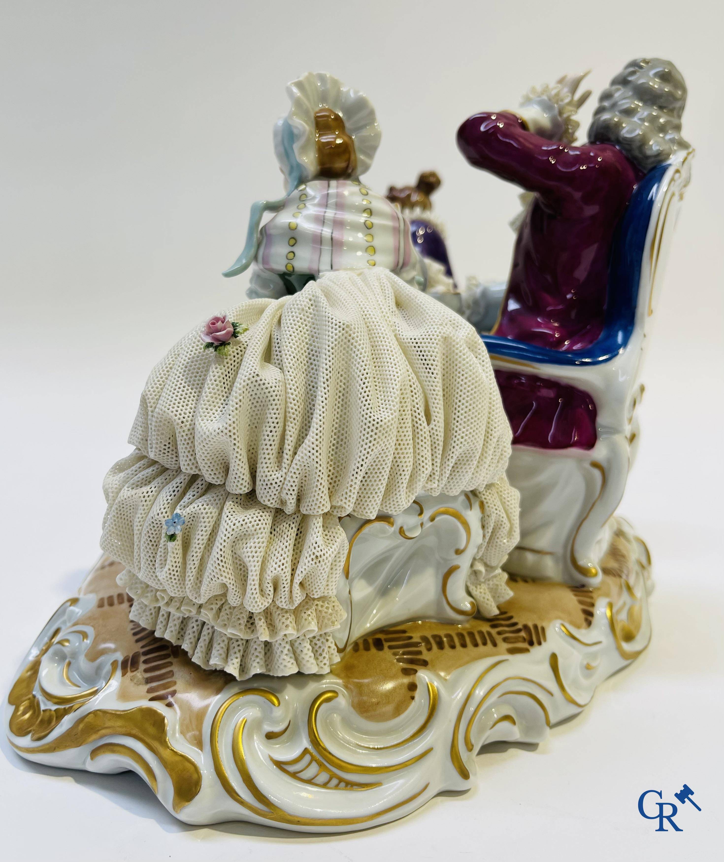 Porcelaine européenne, dans le goût de Volkstedt Rudolstadt. lace porcelain.<br />
