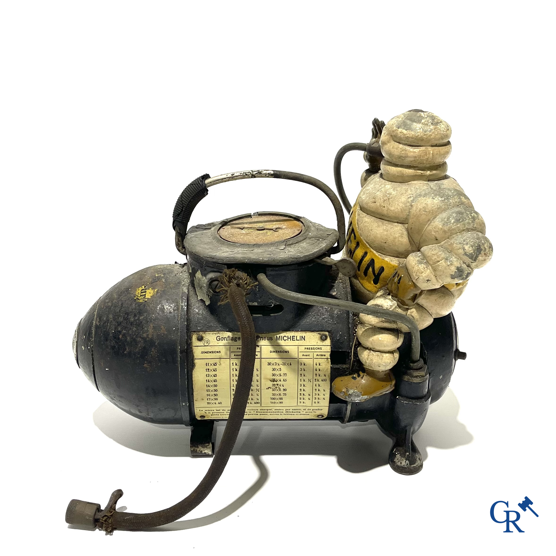 Michelin. Gonfleur with Bibendum in polychrome cast iron. Compressor Luchard n°9267. Moteur Paris-Rhône. Circa 1930.