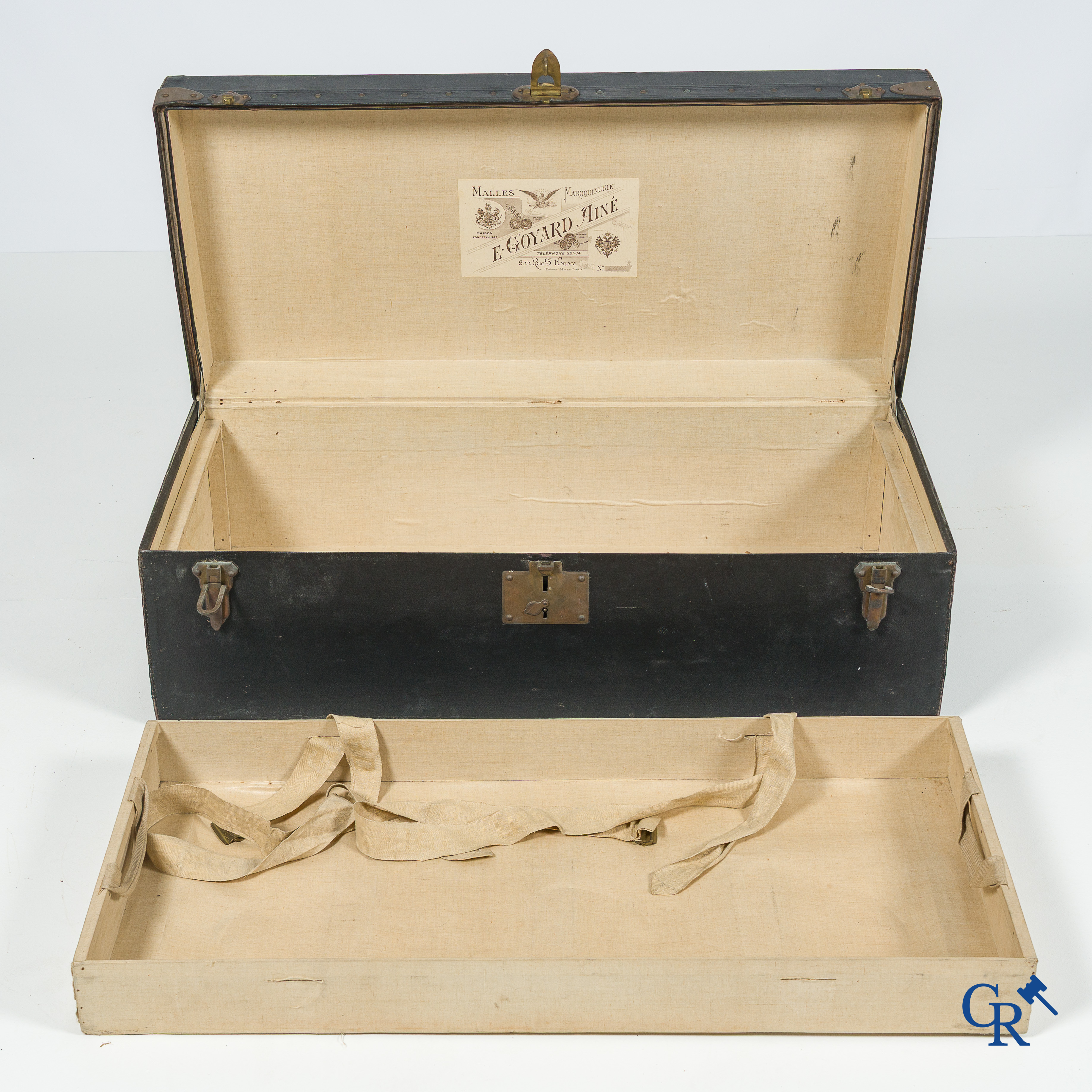 Malles Goyard, 233 Rue Saint Honoré, Paris. 2 Car cases in black leather. Circa 1930.