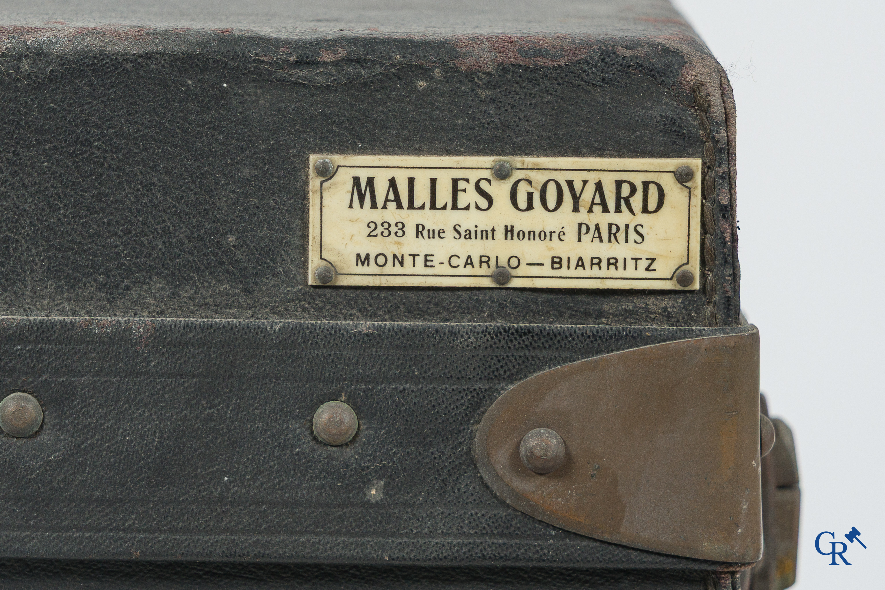Malles Goyard, 233 Rue Saint Honoré, Paris. 2 Car cases in black leather. Circa 1930.