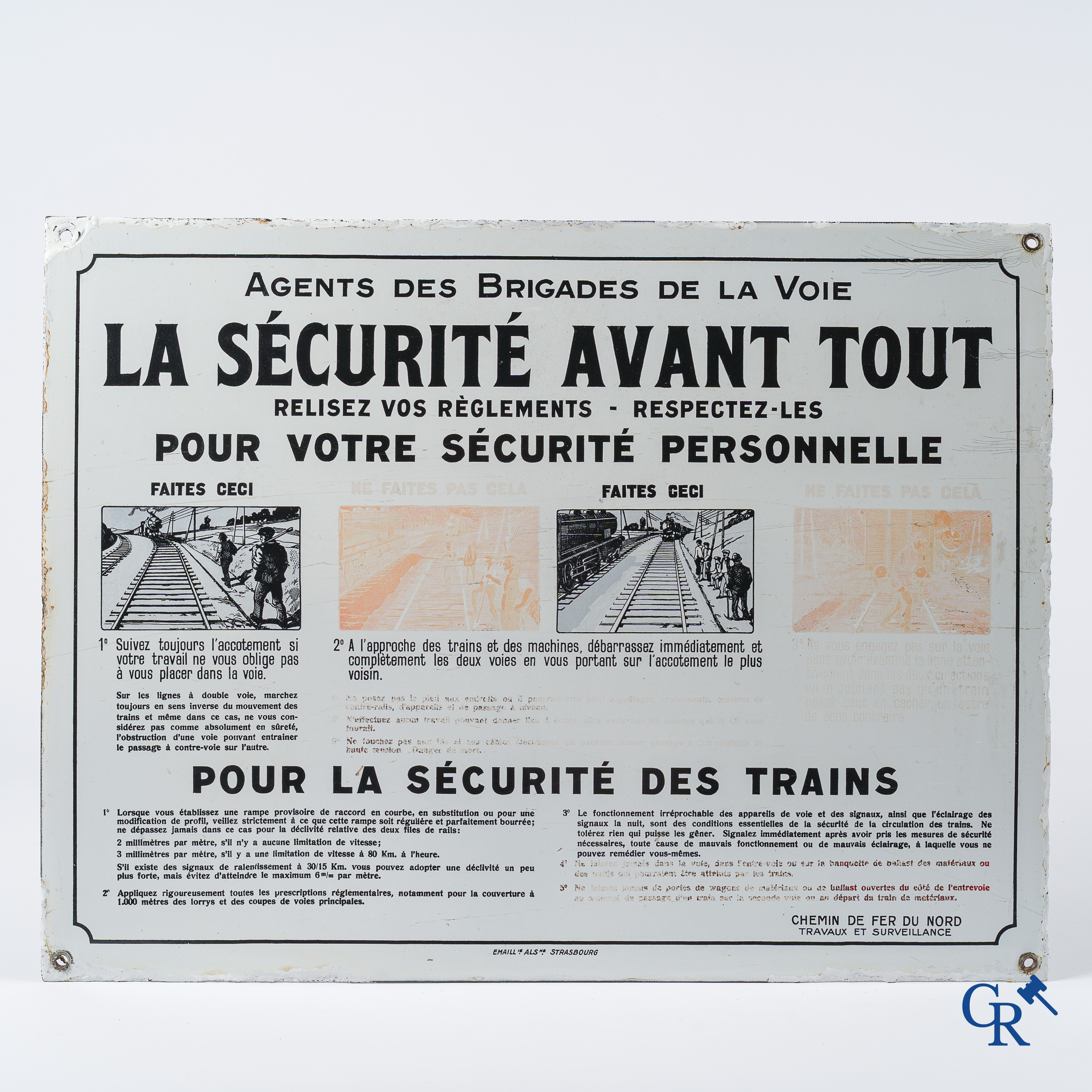 Safety sign in enamel for the French railways. Chemin de Fer du Nord. Emaillerie Alsacienne.