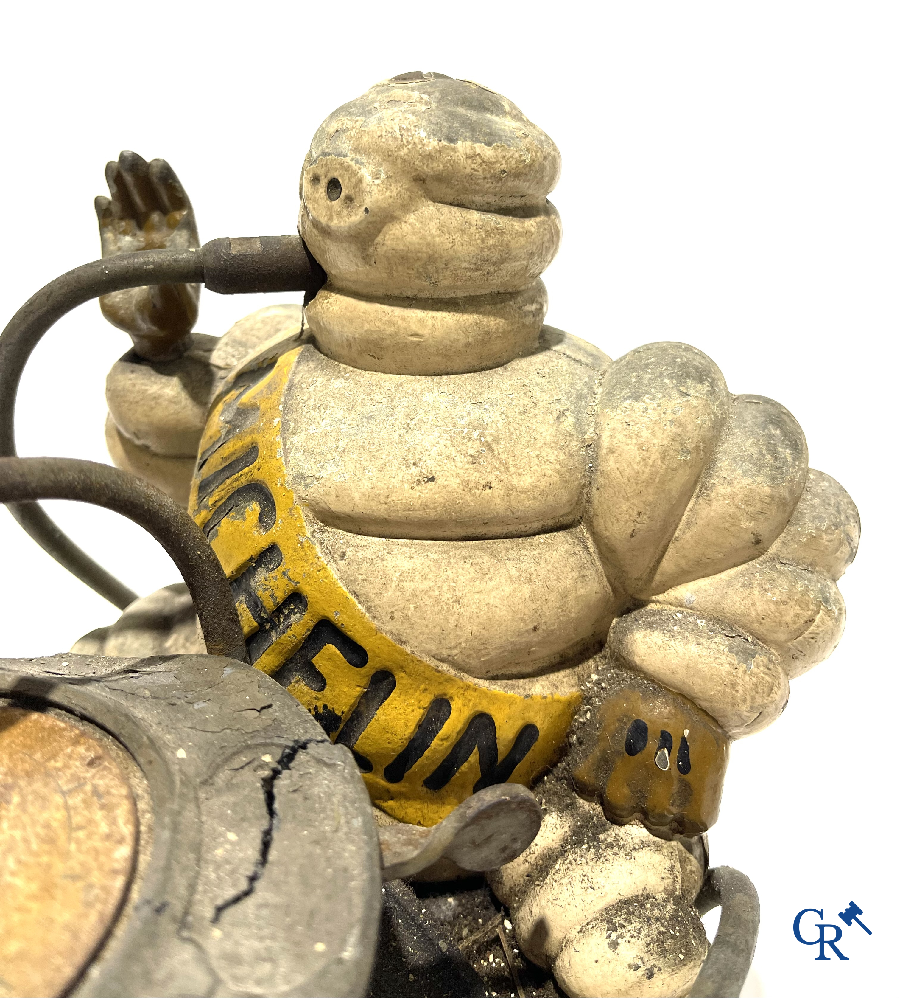 Michelin. Gonfleur with Bibendum in polychrome cast iron. Compressor Luchard n°9267. Moteur Paris-Rhône. Circa 1930.
