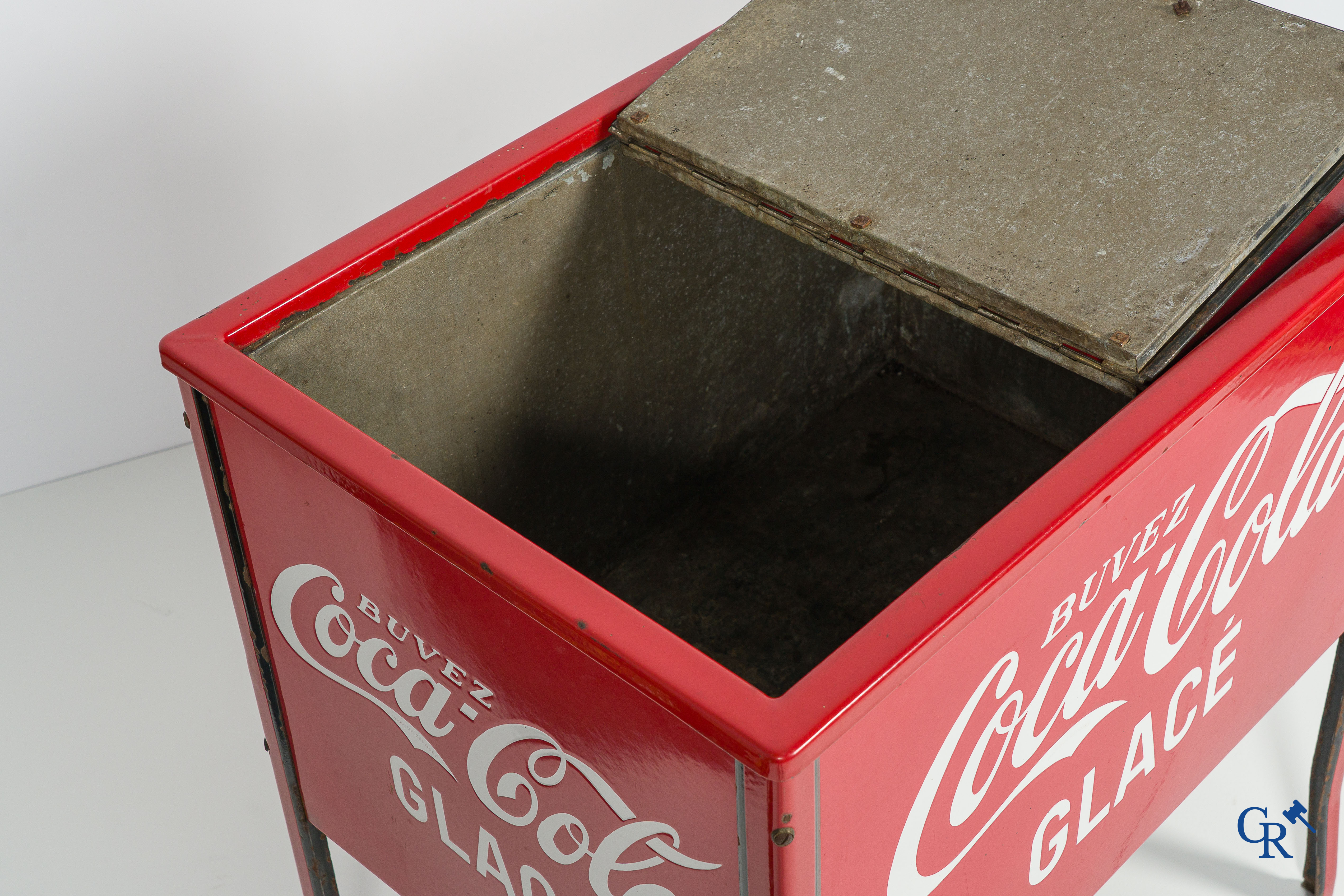 Coca-Cola. Rare ice cooler in enameled metal. Belgian fabrication, circa 1940-1950.