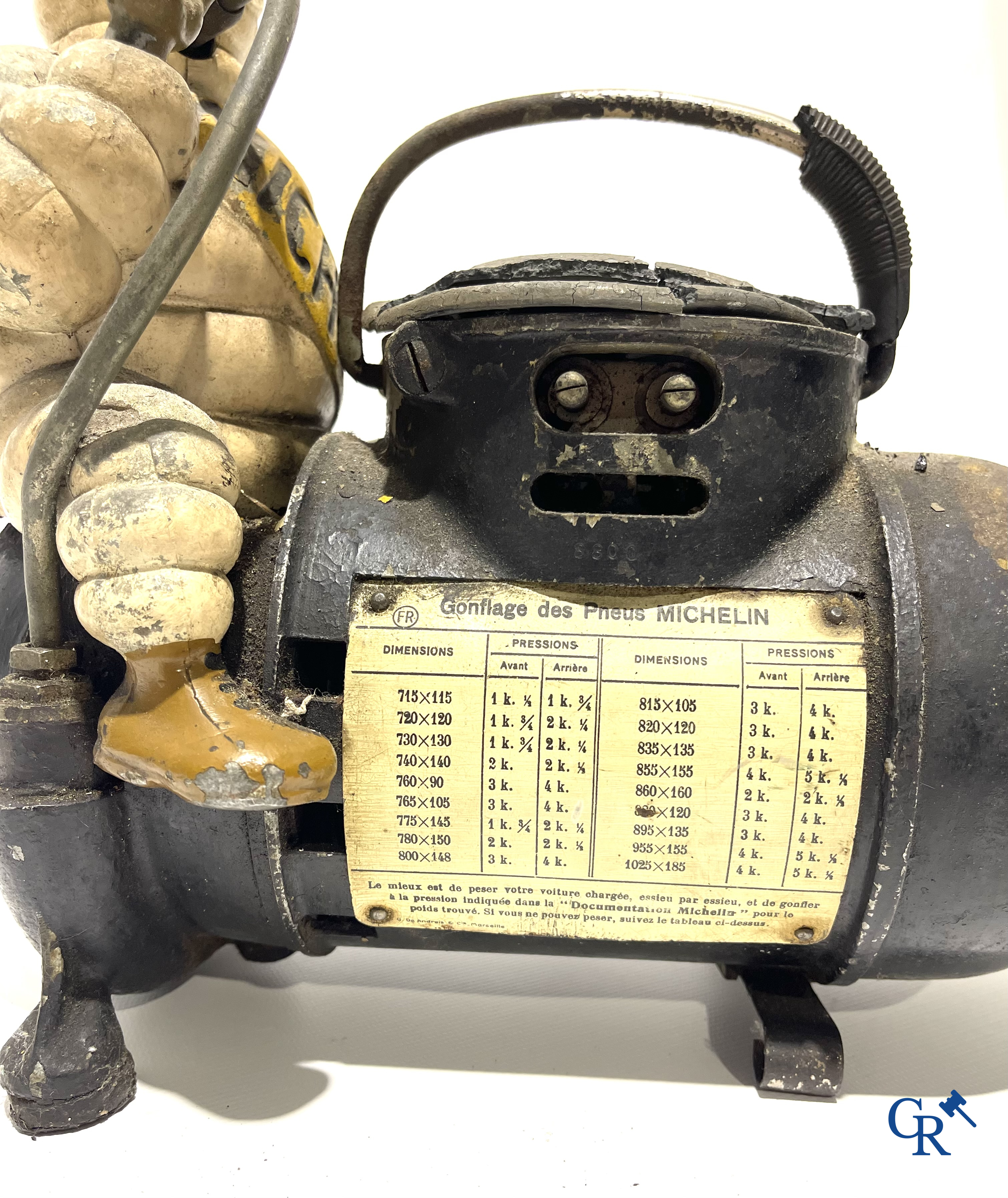 Michelin. Gonfleur with Bibendum in polychrome cast iron. Compressor Luchard n°9267. Moteur Paris-Rhône. Circa 1930.
