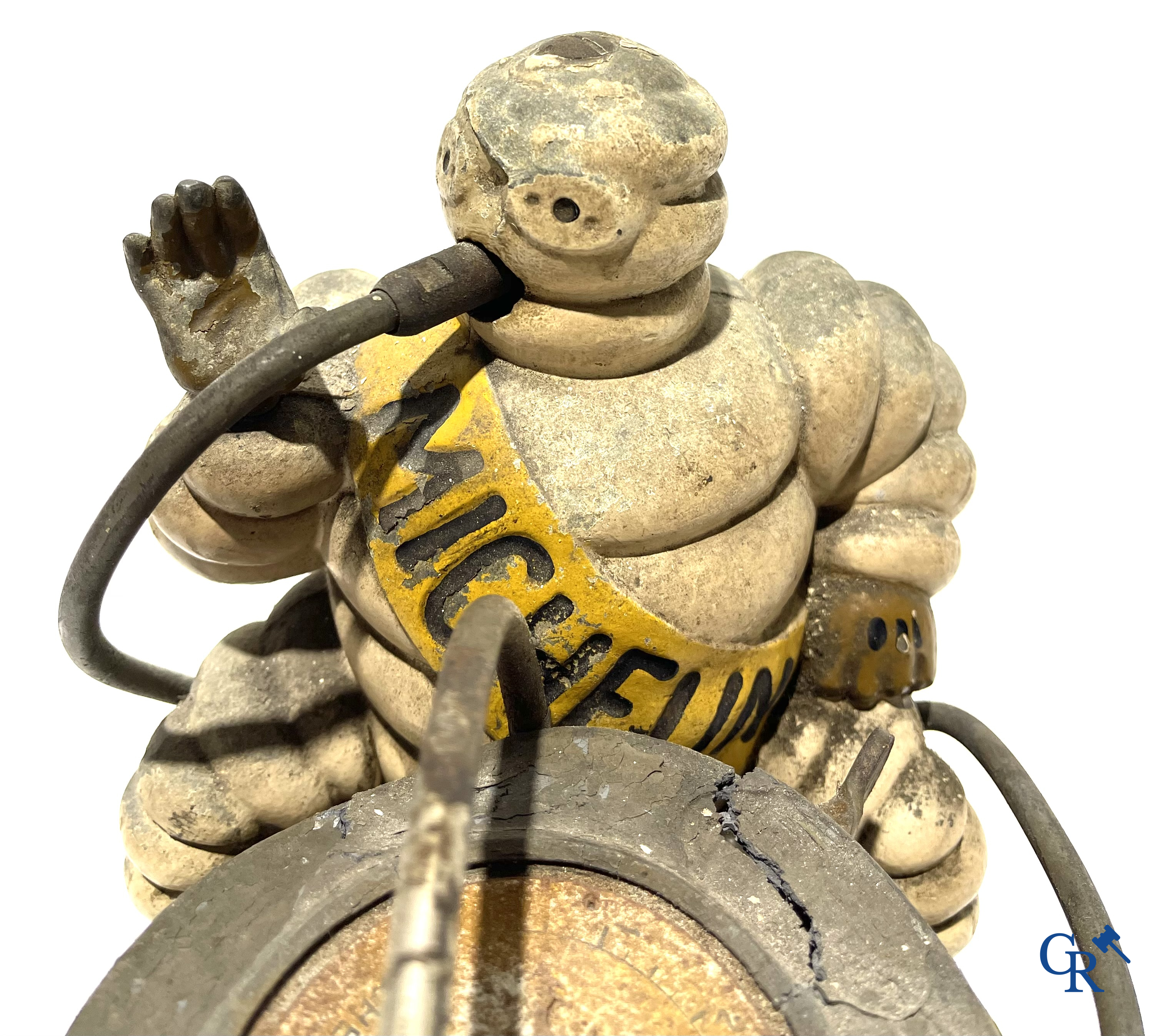 Michelin. Gonfleur with Bibendum in polychrome cast iron. Compressor Luchard n°9267. Moteur Paris-Rhône. Circa 1930.