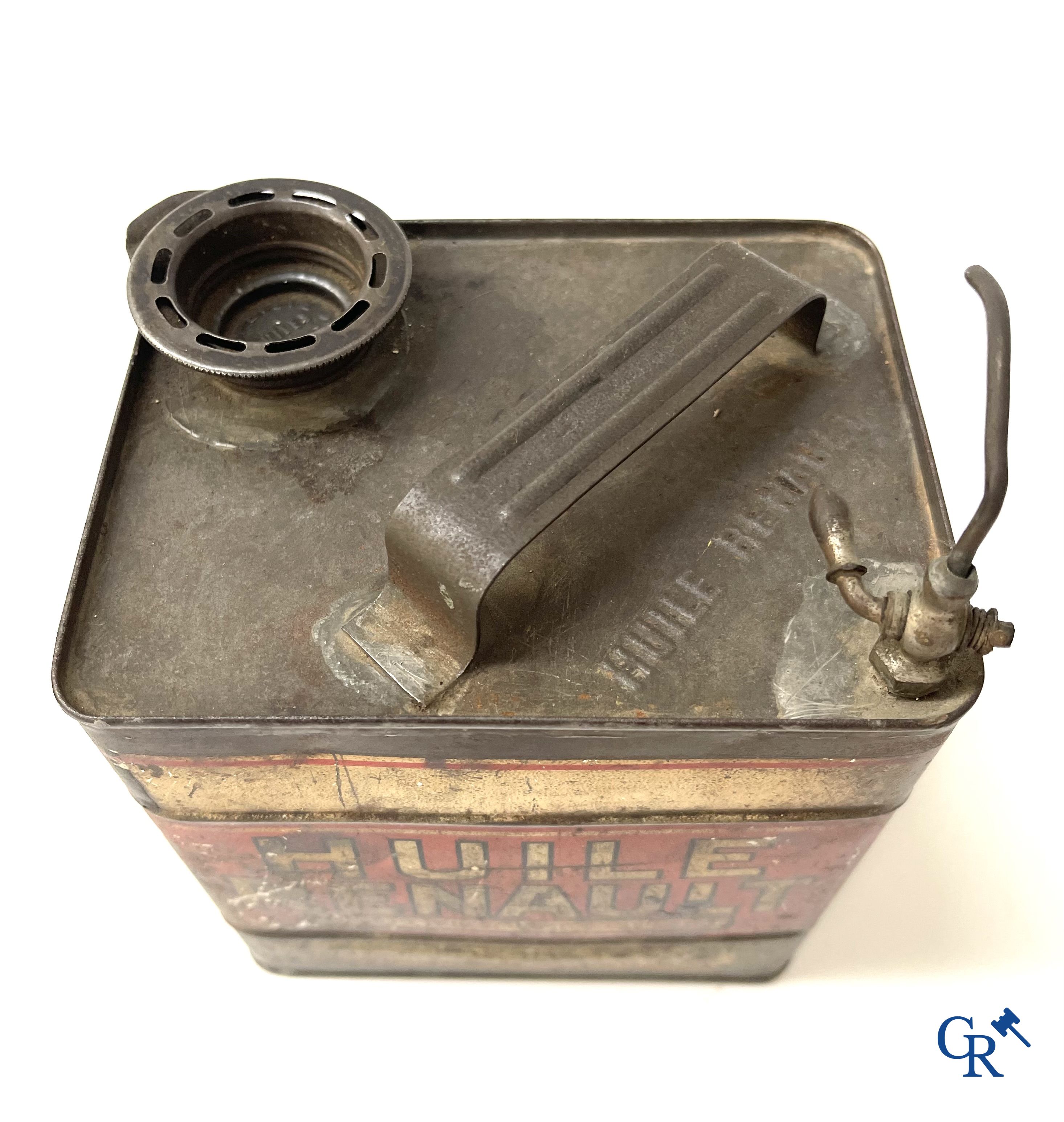 Automobilia. 3 early oil cans for car engine oil. Huile Renault, Huile CIP Motrix, Huile Vitesse. Circa 1920.