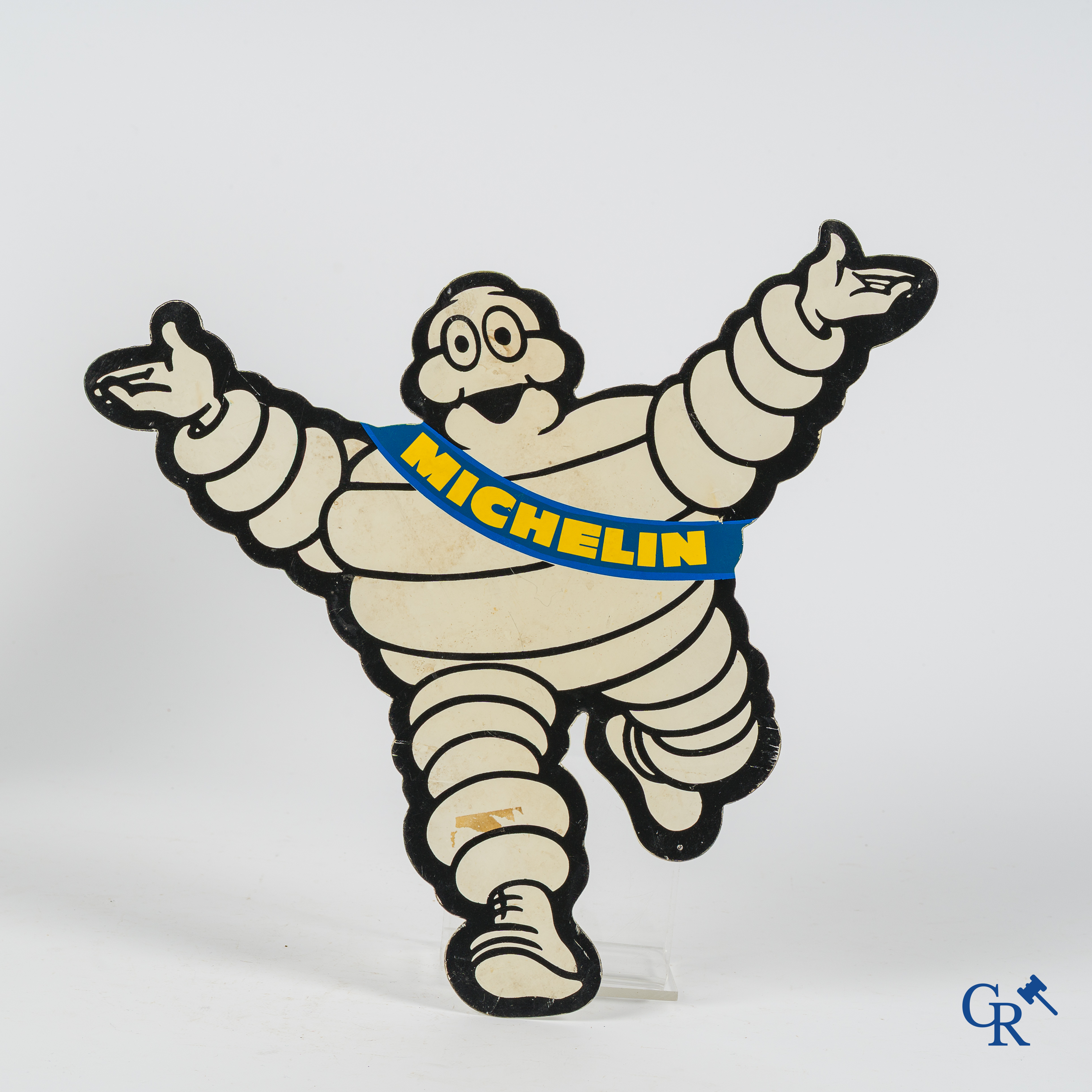 Kavel met 3 Michelin objecten. Bibendum in plaaster, lopende Bibendum in hard plastiek en een Forum gereedschap.