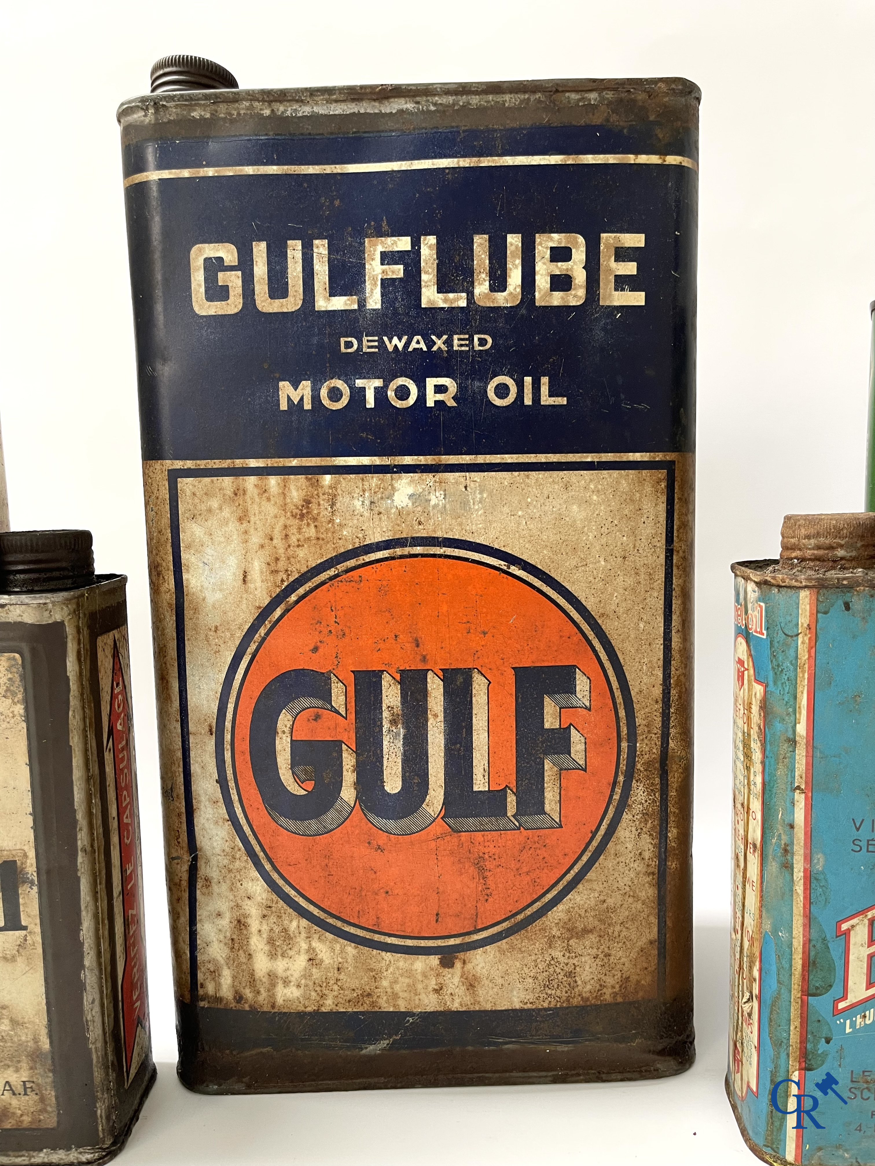 Automobilia, Lot oil cans. Gulf, Gulflube Motor oil 10L., Cargoyle-Mobiloil, Bret-oil, Castrollo. 1930's-40's-50's.