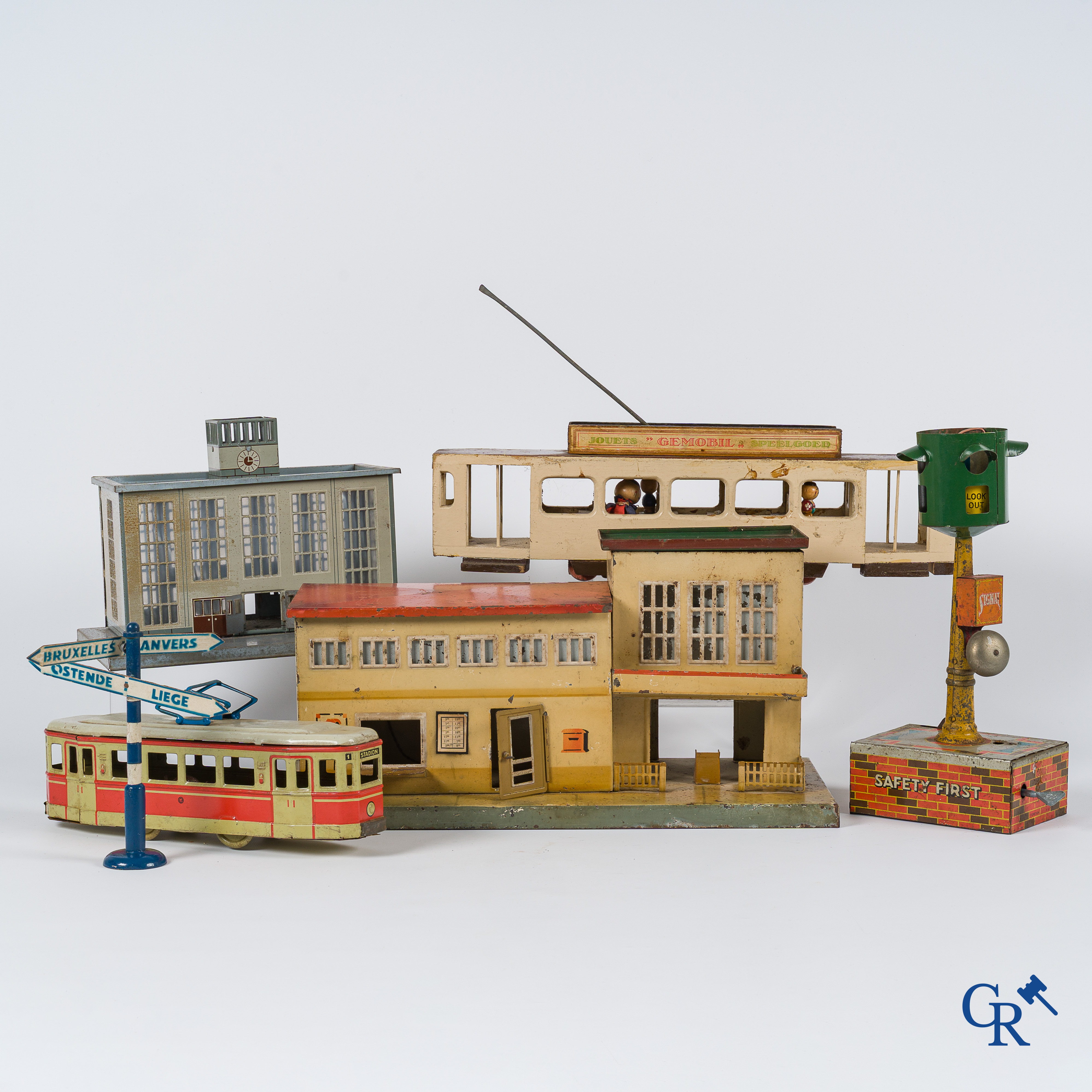 Old toys. Lot of stations and trams in tin and wood. US zone Germany, England, Gemobil etc.