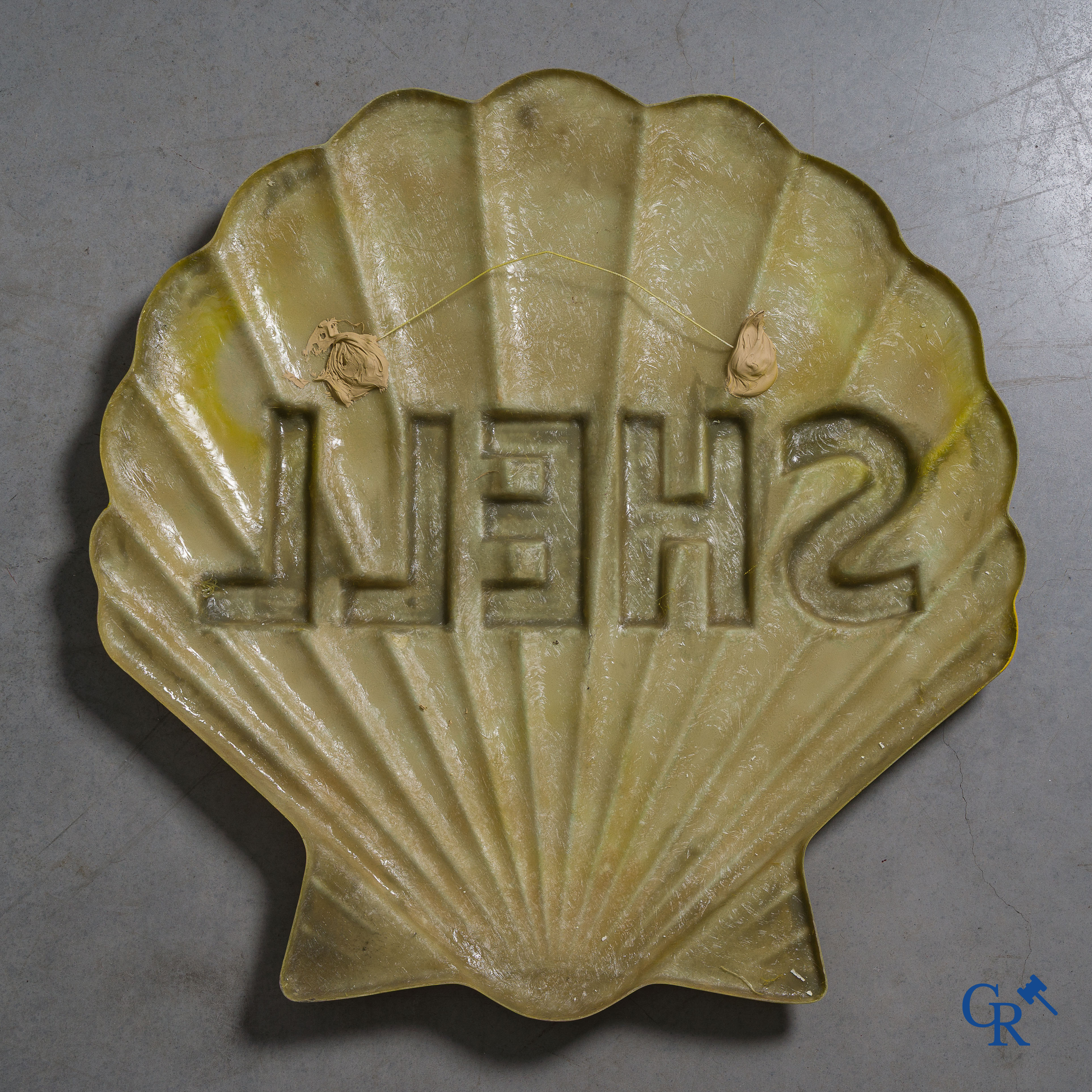 Shell, large representation of the red-yellow Shell shell in embossed hard plastic. 1960's-70's.