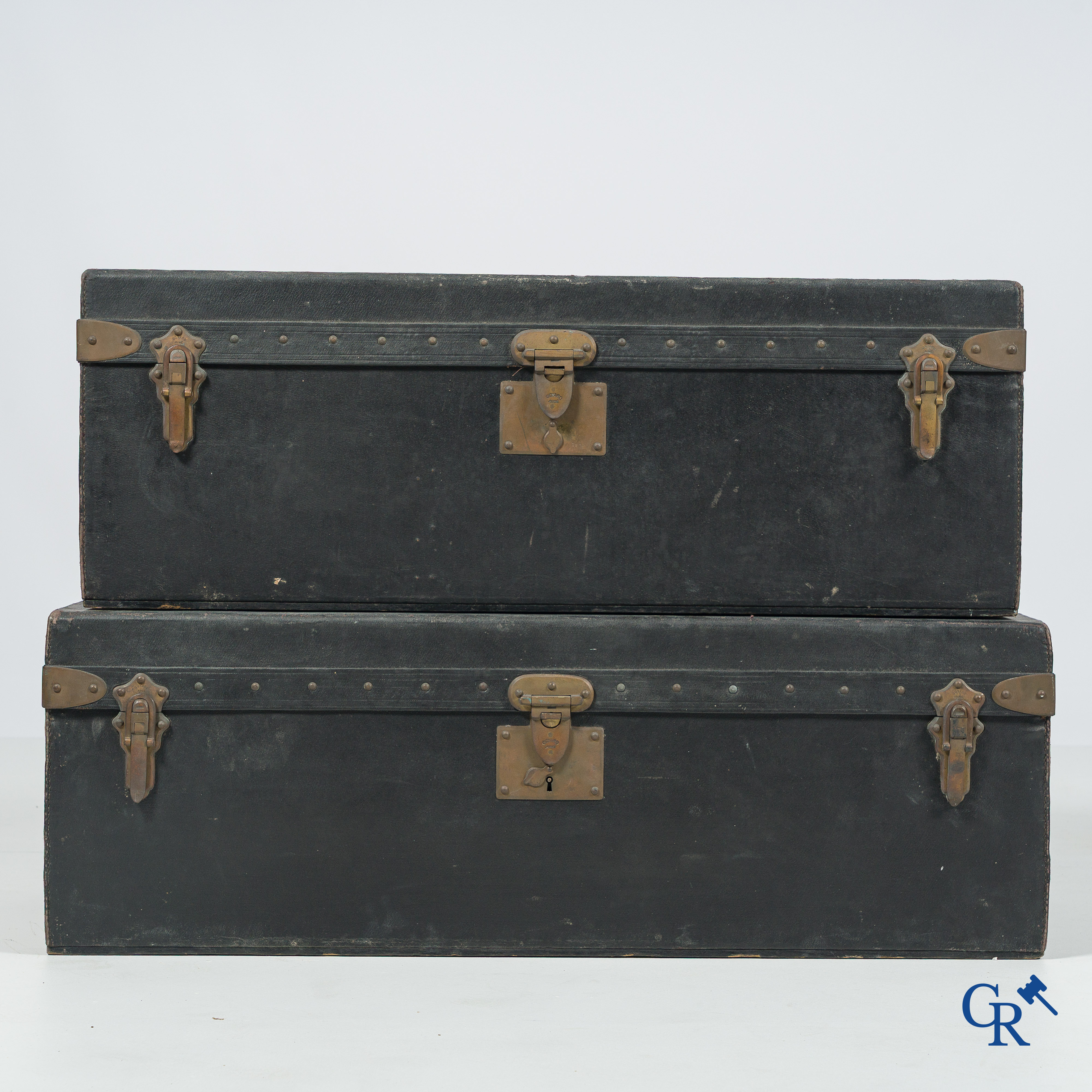 Malles Goyard, 233 Rue Saint Honoré, Paris. 2 Car cases in black leather. Circa 1930.