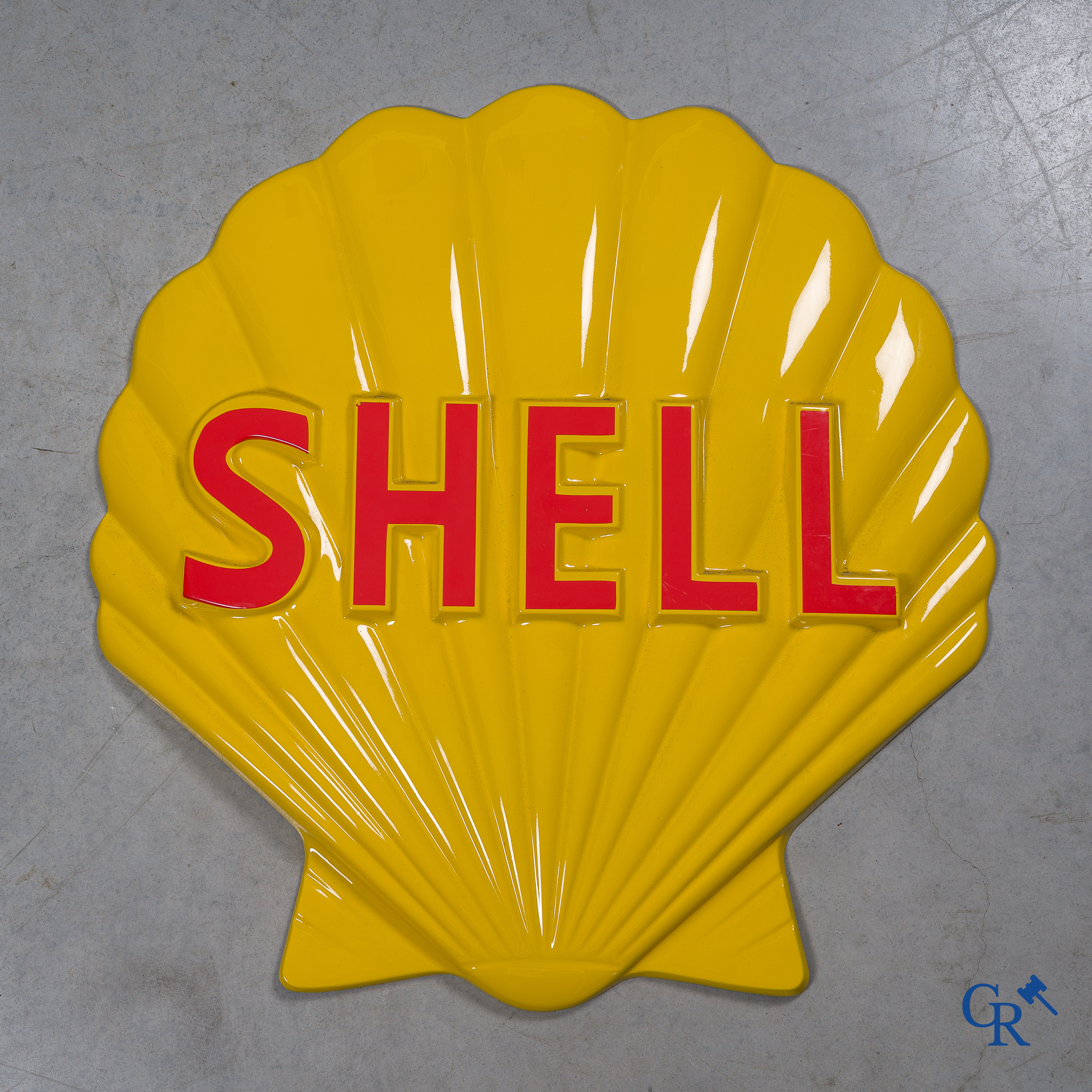 Shell, large representation of the red-yellow Shell shell in embossed hard plastic. 1960's-70's.