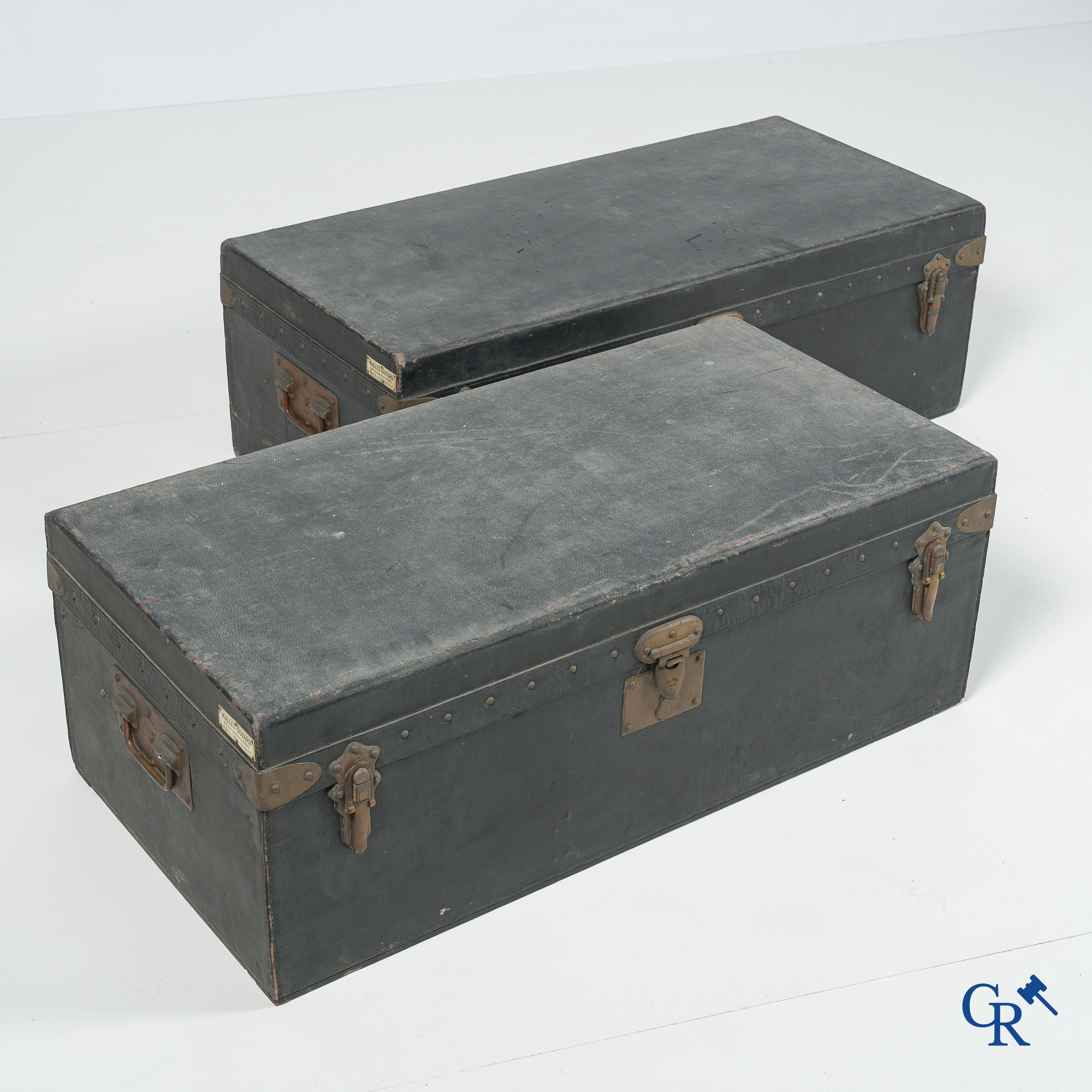 Malles Goyard, 233 Rue Saint Honoré, Paris. 2 Car cases in black leather. Circa 1930.