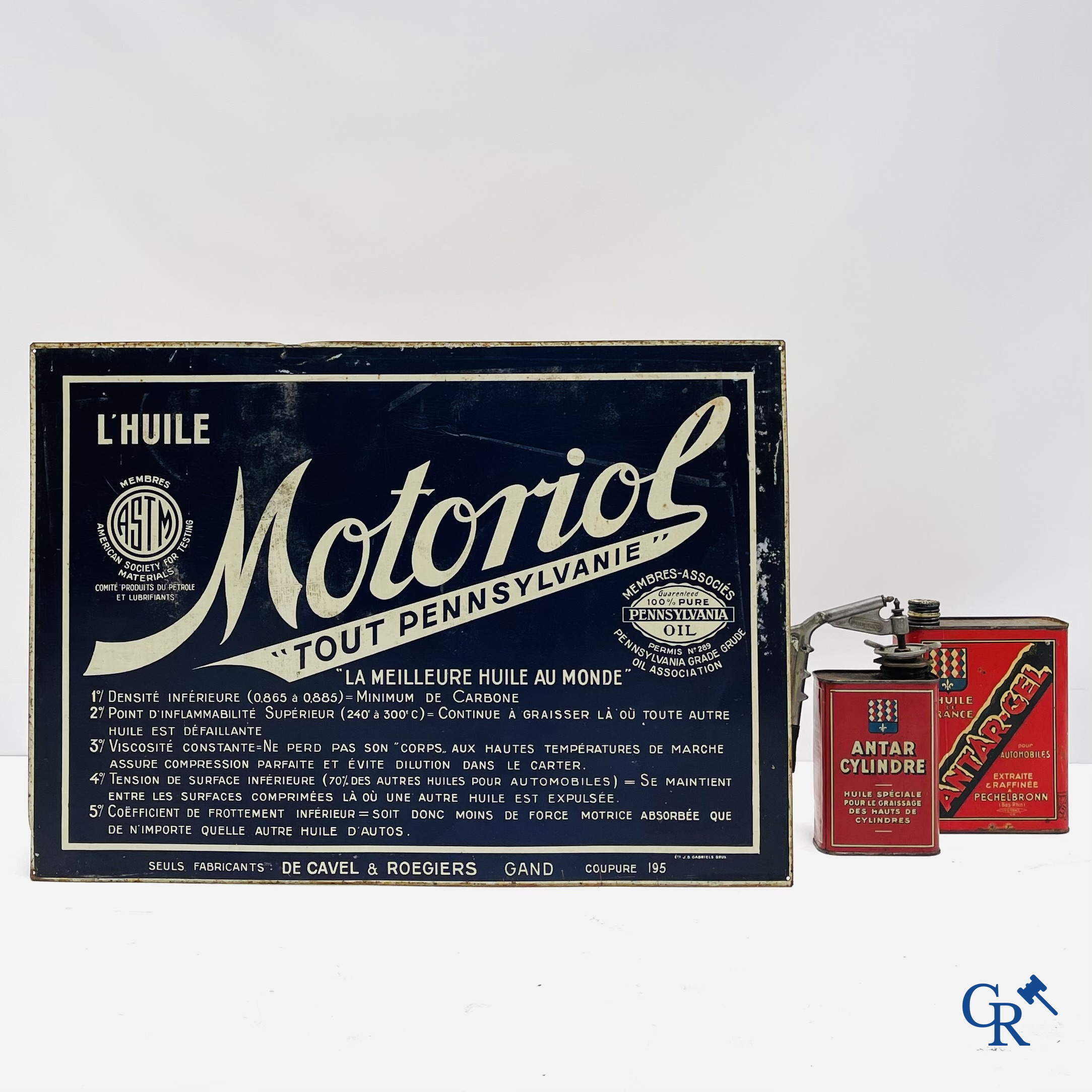Motoriol Olie. Blikken reclamebord voor de oliën van de fabrikanten De Cavel & Rougiers te Gent. Jaren '40.