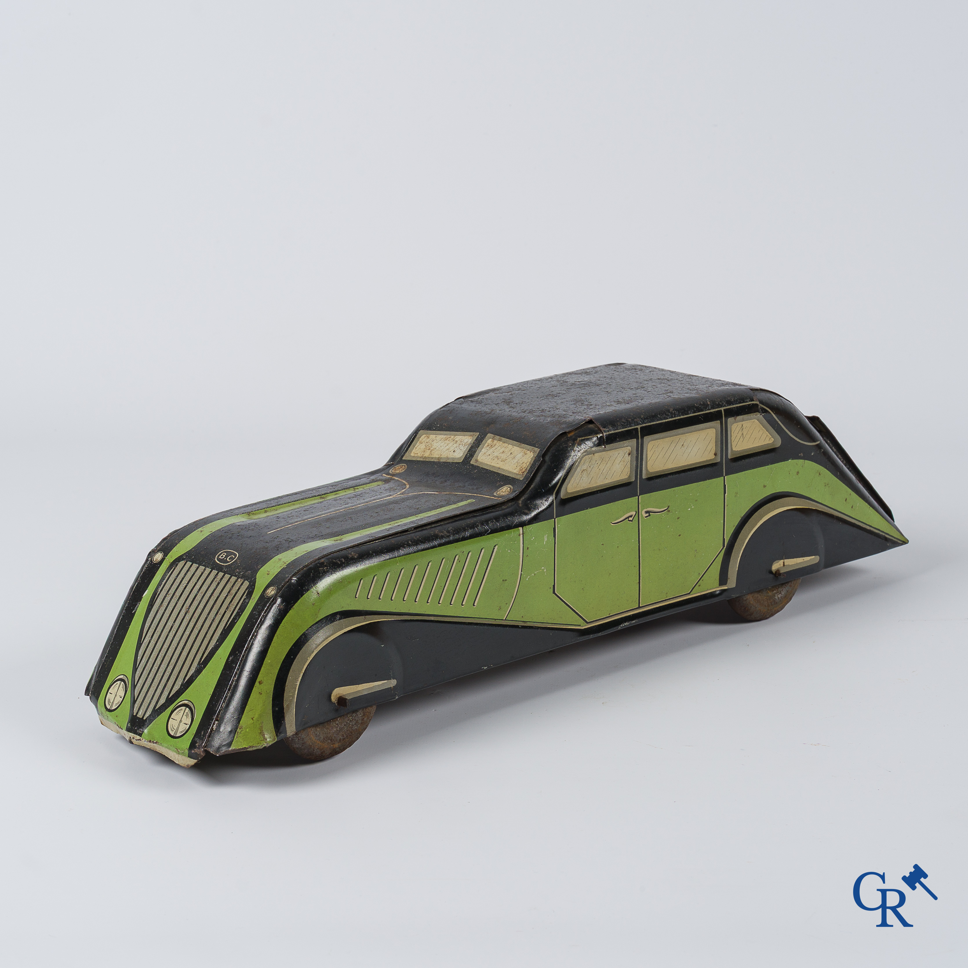 Biscuits Coste, Marseille. La limousine "Auto Aérodynamique". Exceptional biscuit box. Circa 1935.