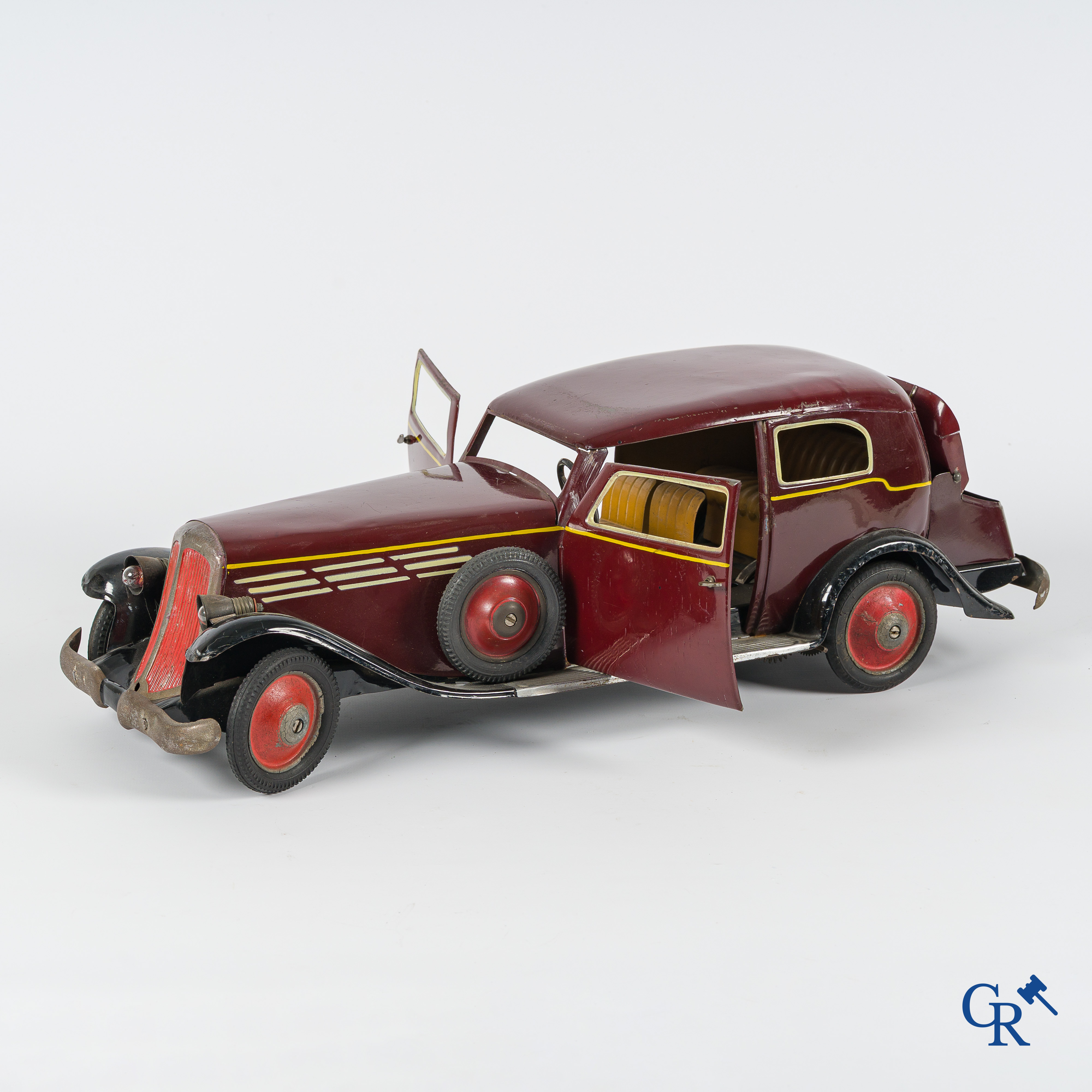 Oud speelgoed. Paja, Paya Hermanos. Grote Luxe Sedan-Limousine. Metaal met opwindsysteem. Jaren '30.