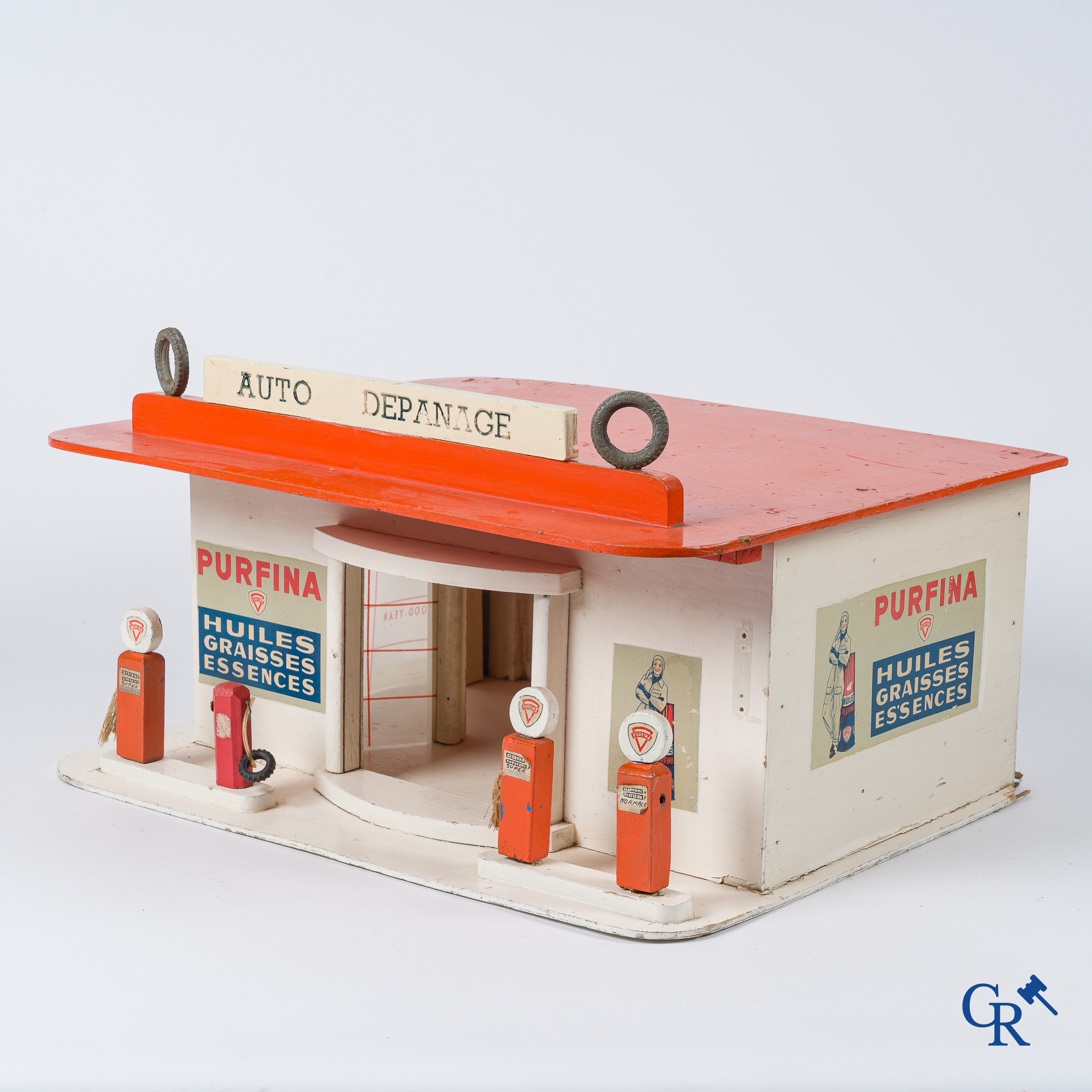 Purfina. Speelgoed garage met publiciteit voor de oliën, vetten en benzines van Purfina. Jaren '50.