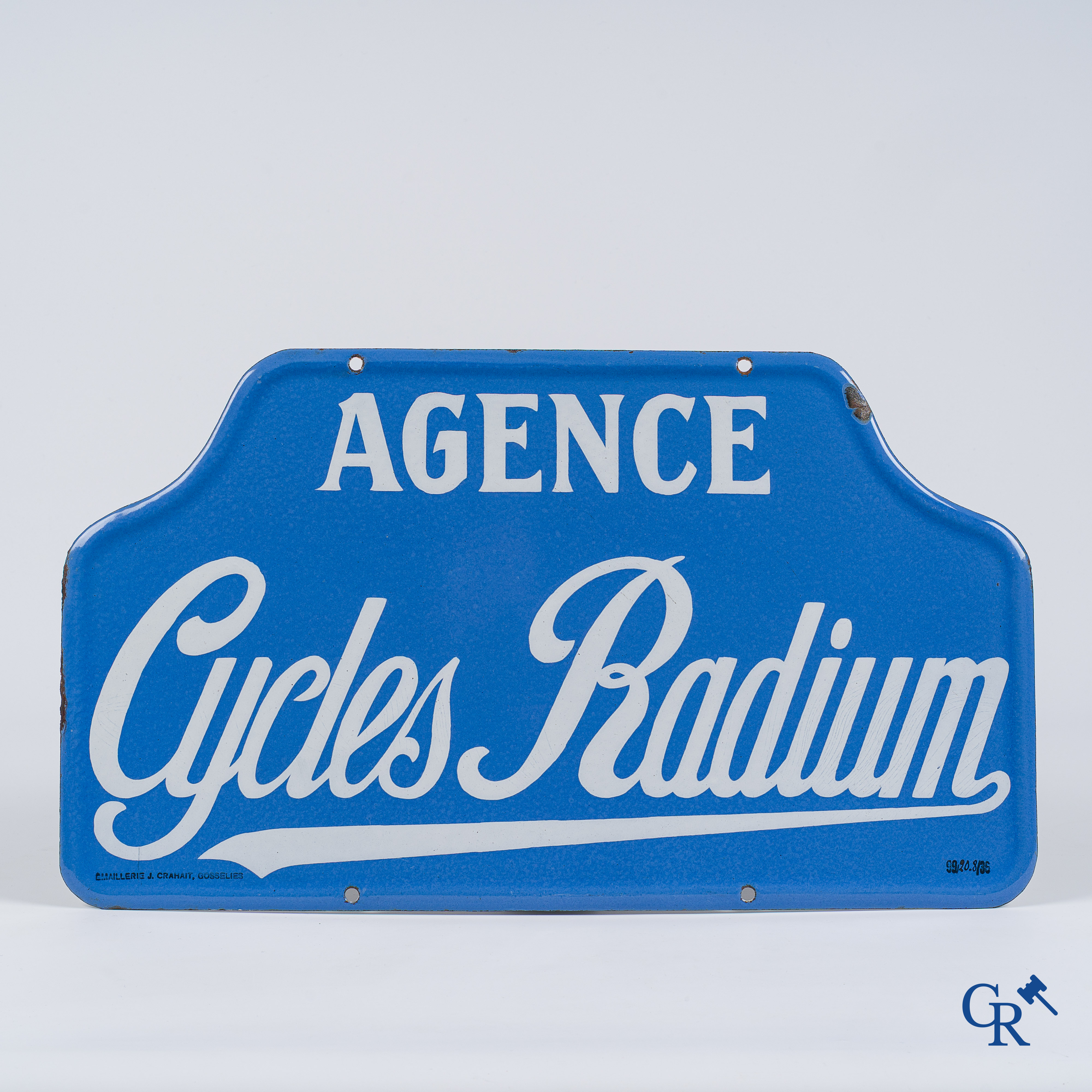 Cycles Radium. Dubbelzijdig emaille uithangbord voor de concessiehouder van fietsen Radium.