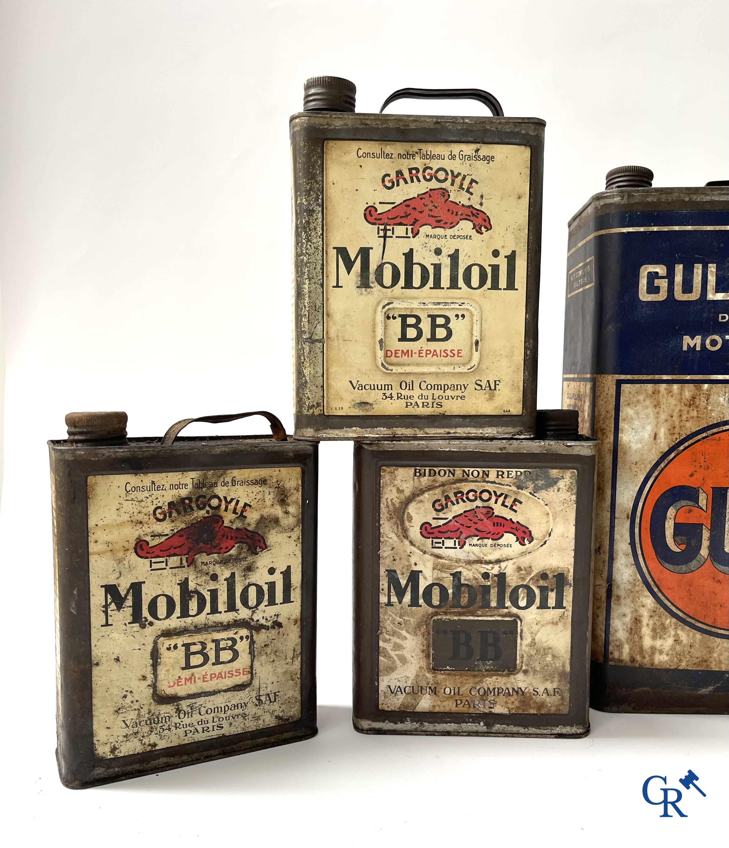 Automobilia, Lot oil cans. Gulf, Gulflube Motor oil 10L., Cargoyle-Mobiloil, Bret-oil, Castrollo. 1930's-40's-50's.