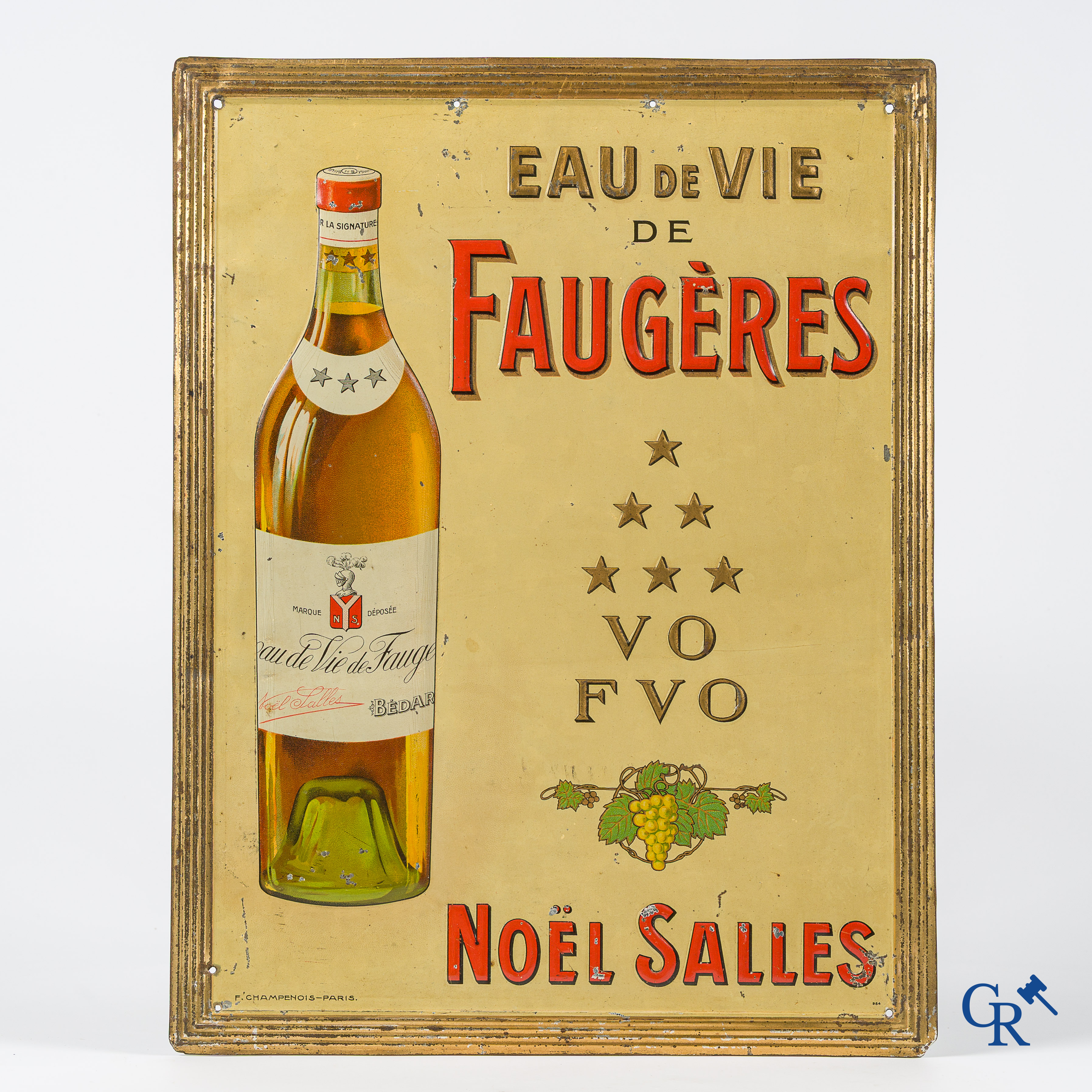Reclamebord in beschilderd blik in reliëf voor Eau de Vie de Faugères van Noël Salles. Circa 1920.
