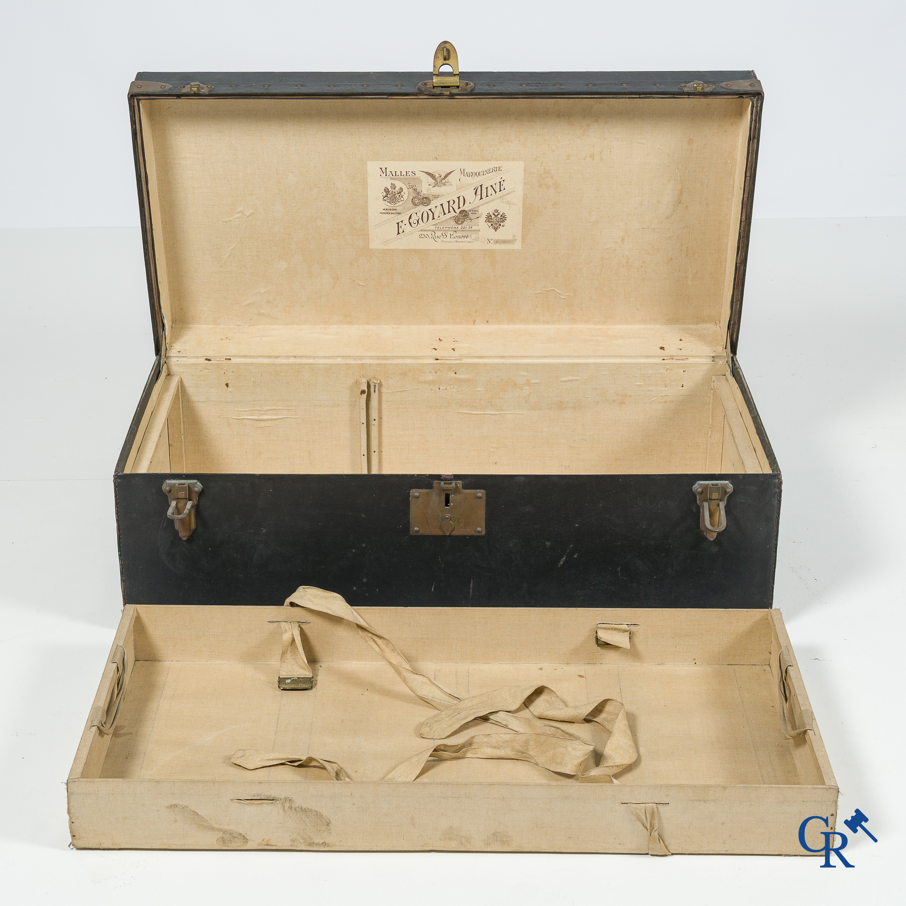 Malles Goyard, 233 Rue Saint Honoré, Paris. 2 Car cases in black leather. Circa 1930.