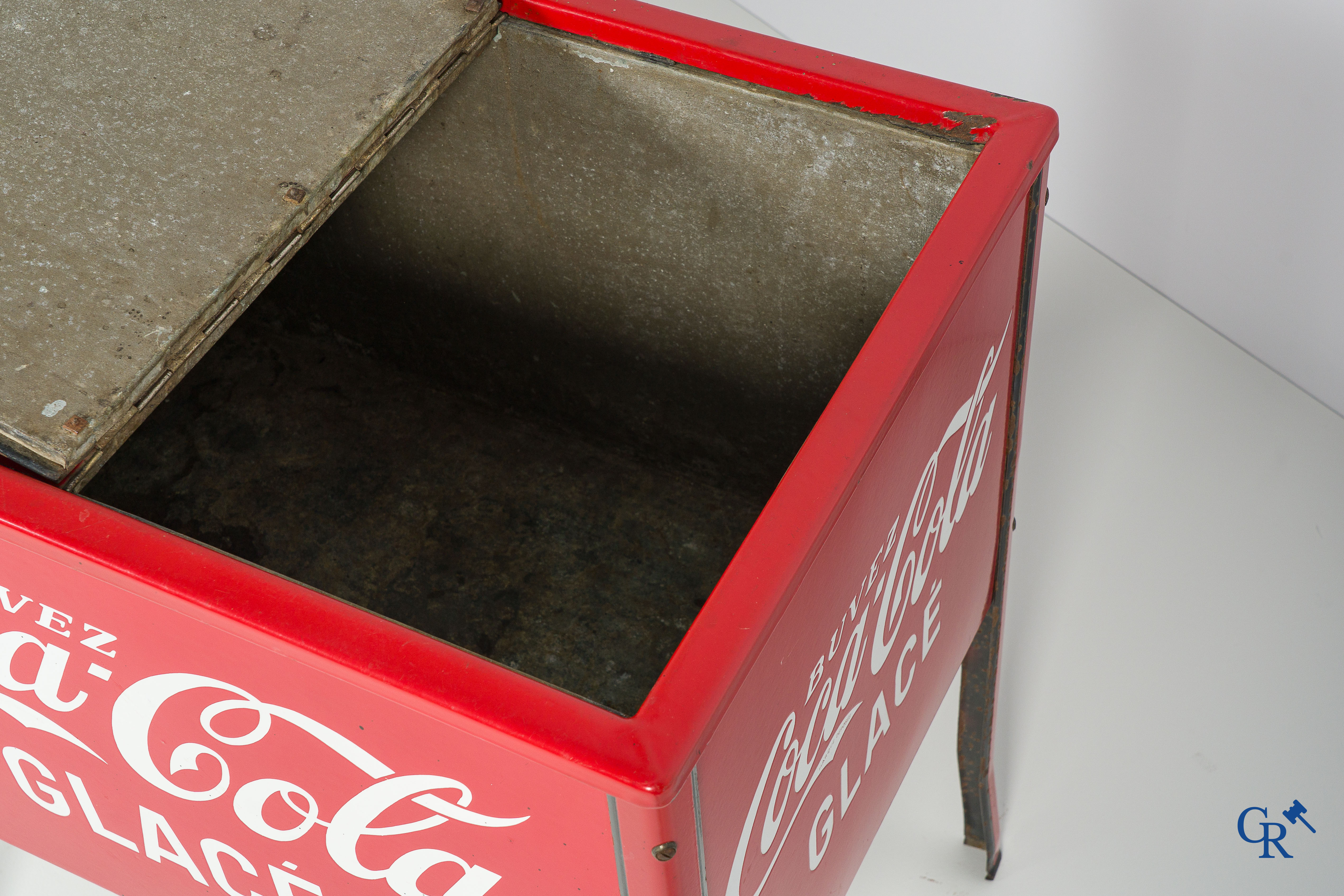 Coca-Cola. Rare ice cooler in enameled metal. Belgian fabrication, circa 1940-1950.