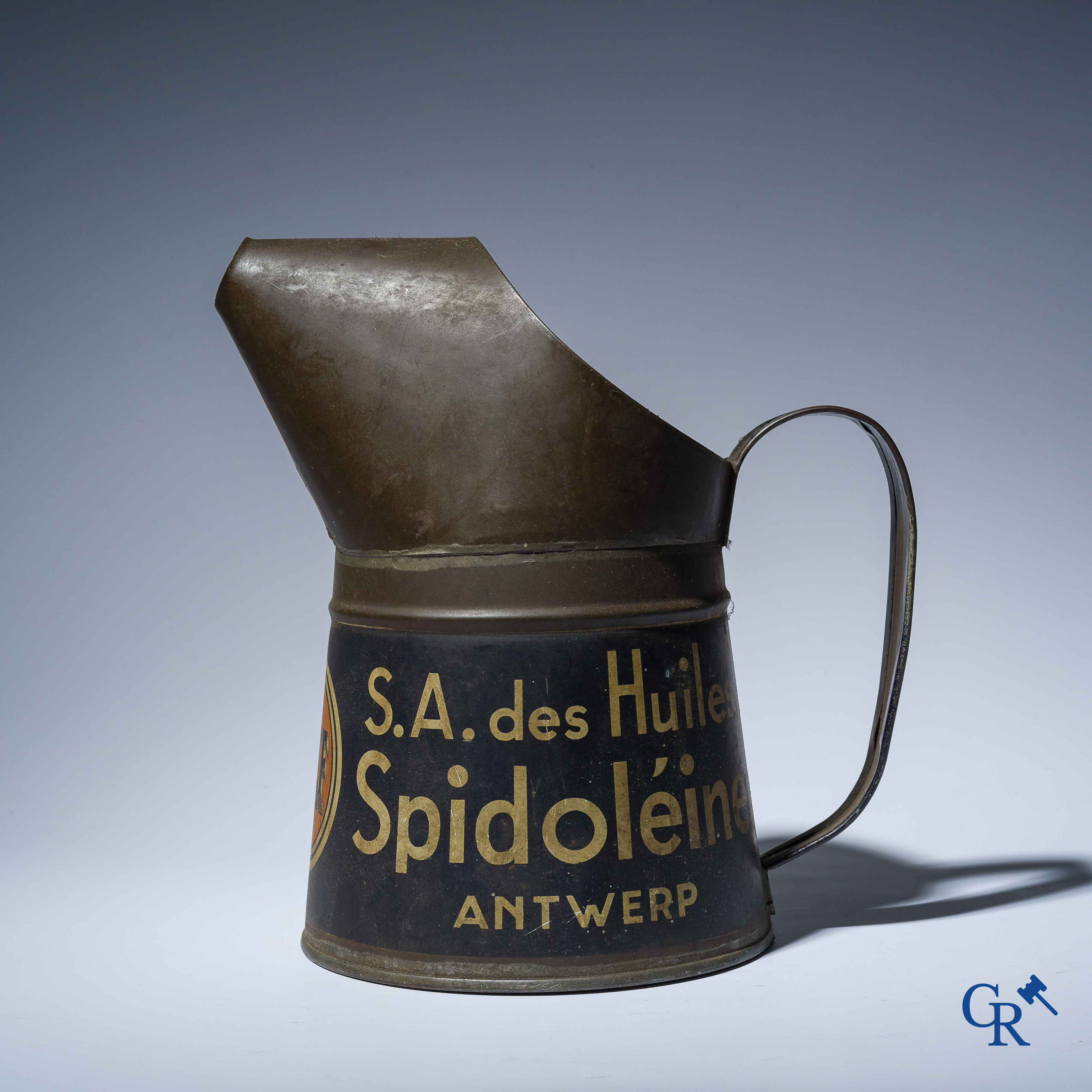 Gulf. Well-preserved oil jug or oil pourer for the S.A. des Huiles Spidoleine Antwerp. 1920's - 1930's.