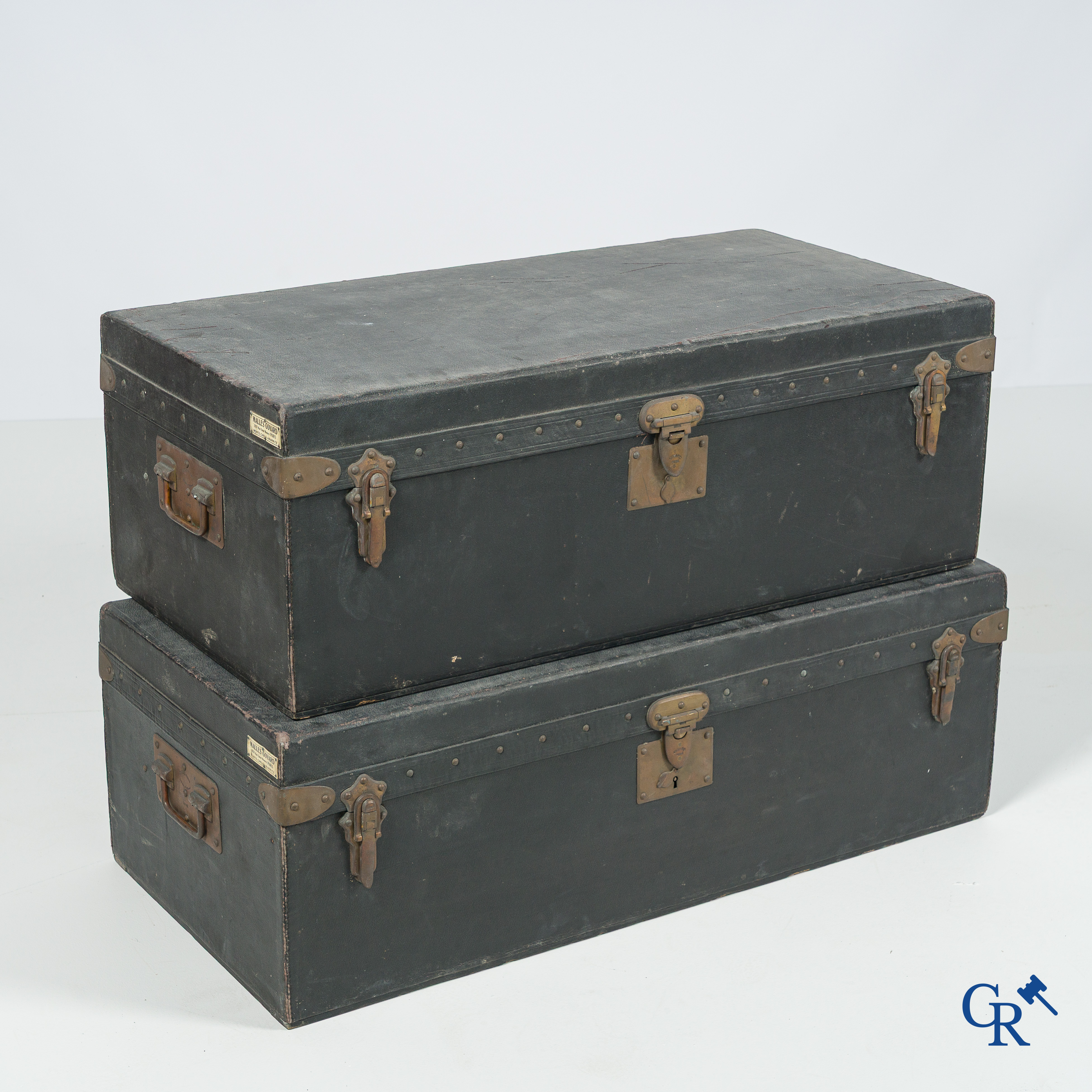 Malles Goyard, 233 Rue Saint Honoré, Paris. 2 Car cases in black leather. Circa 1930.