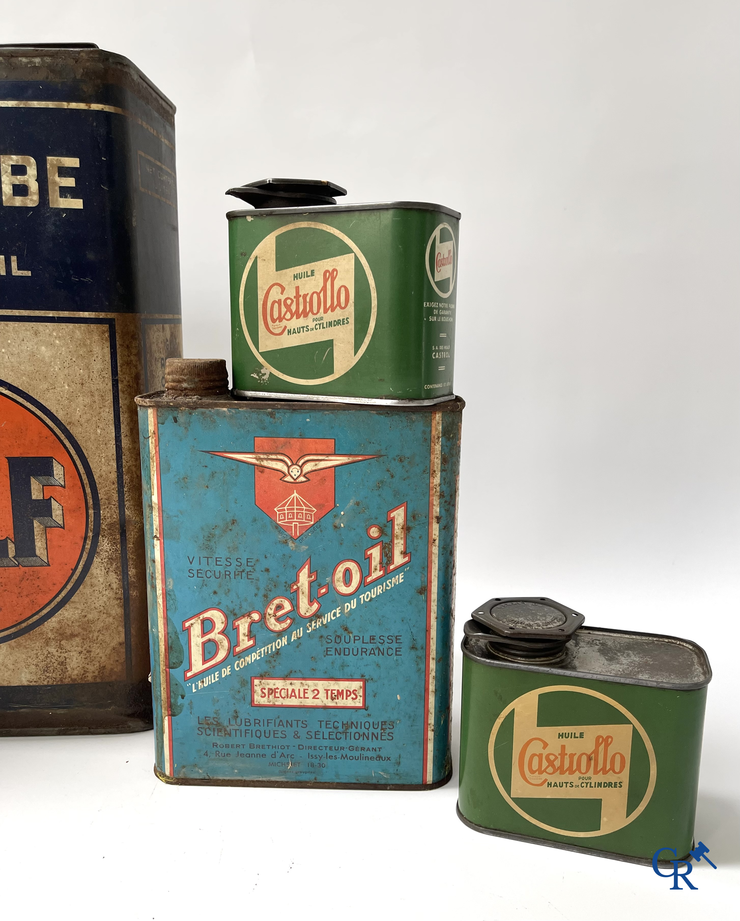 Automobilia, Lot oil cans. Gulf, Gulflube Motor oil 10L., Cargoyle-Mobiloil, Bret-oil, Castrollo. 1930's-40's-50's.