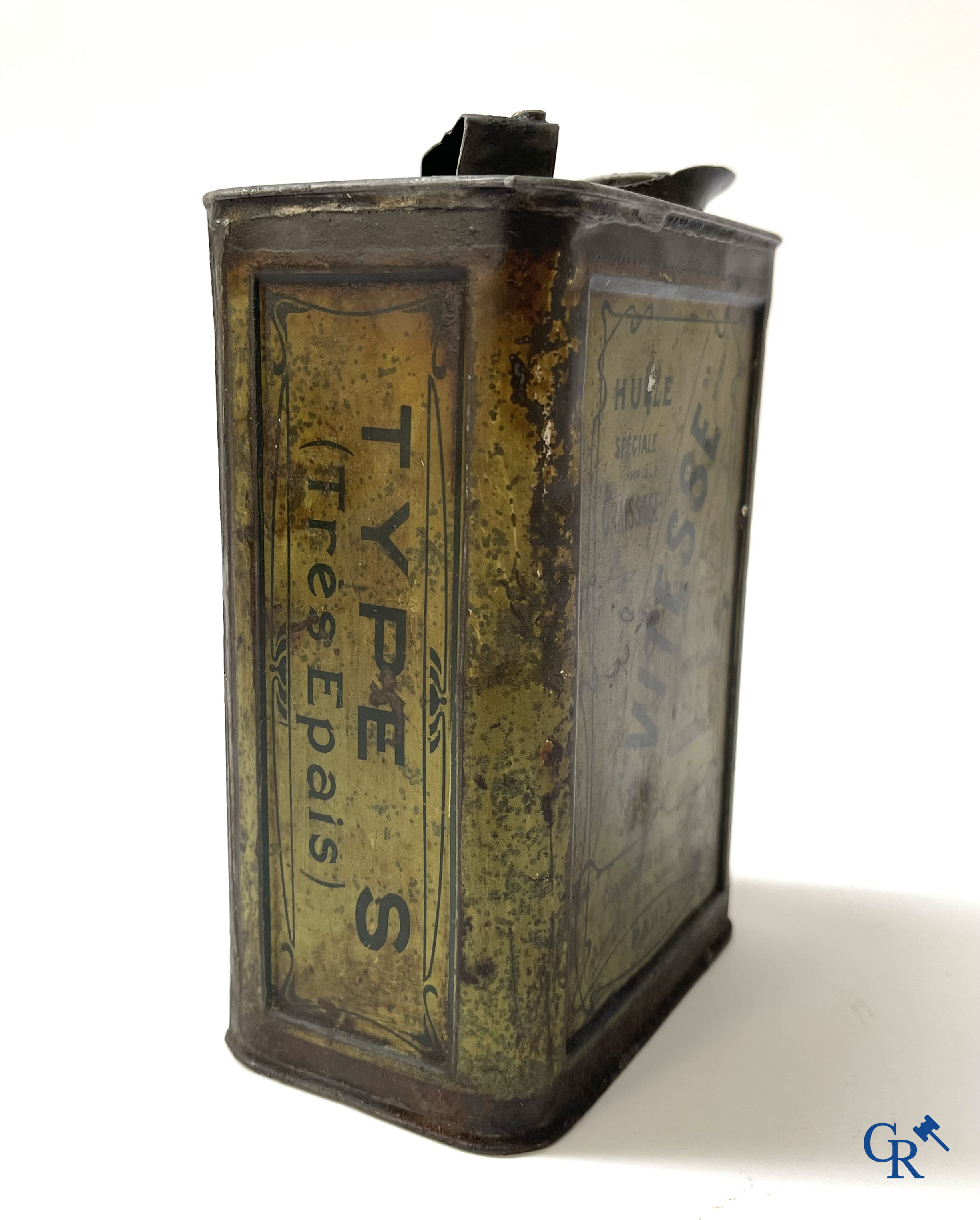 Automobilia. 3 early oil cans for car engine oil. Huile Renault, Huile CIP Motrix, Huile Vitesse. Circa 1920.
