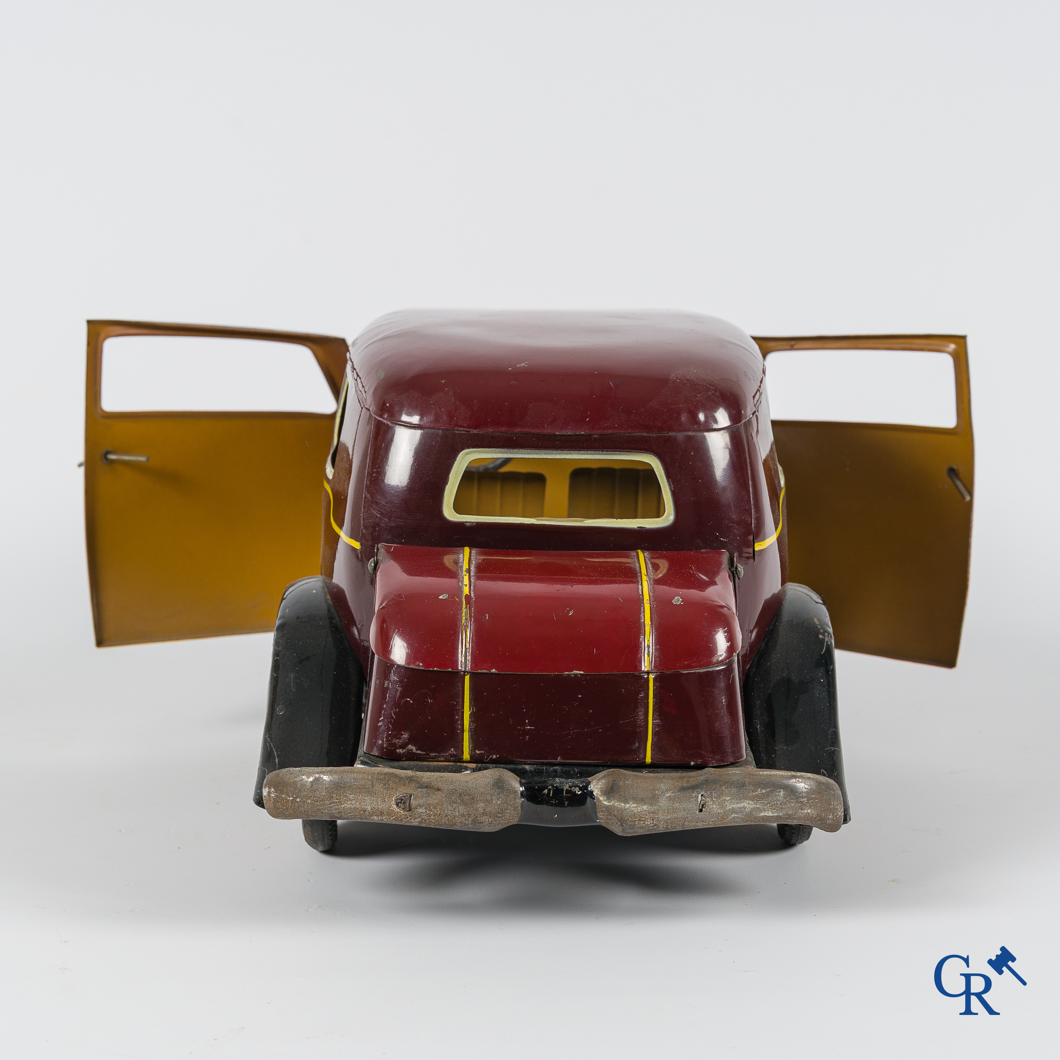 Oud speelgoed. Paja, Paya Hermanos. Grote Luxe Sedan-Limousine. Metaal met opwindsysteem. Jaren '30.