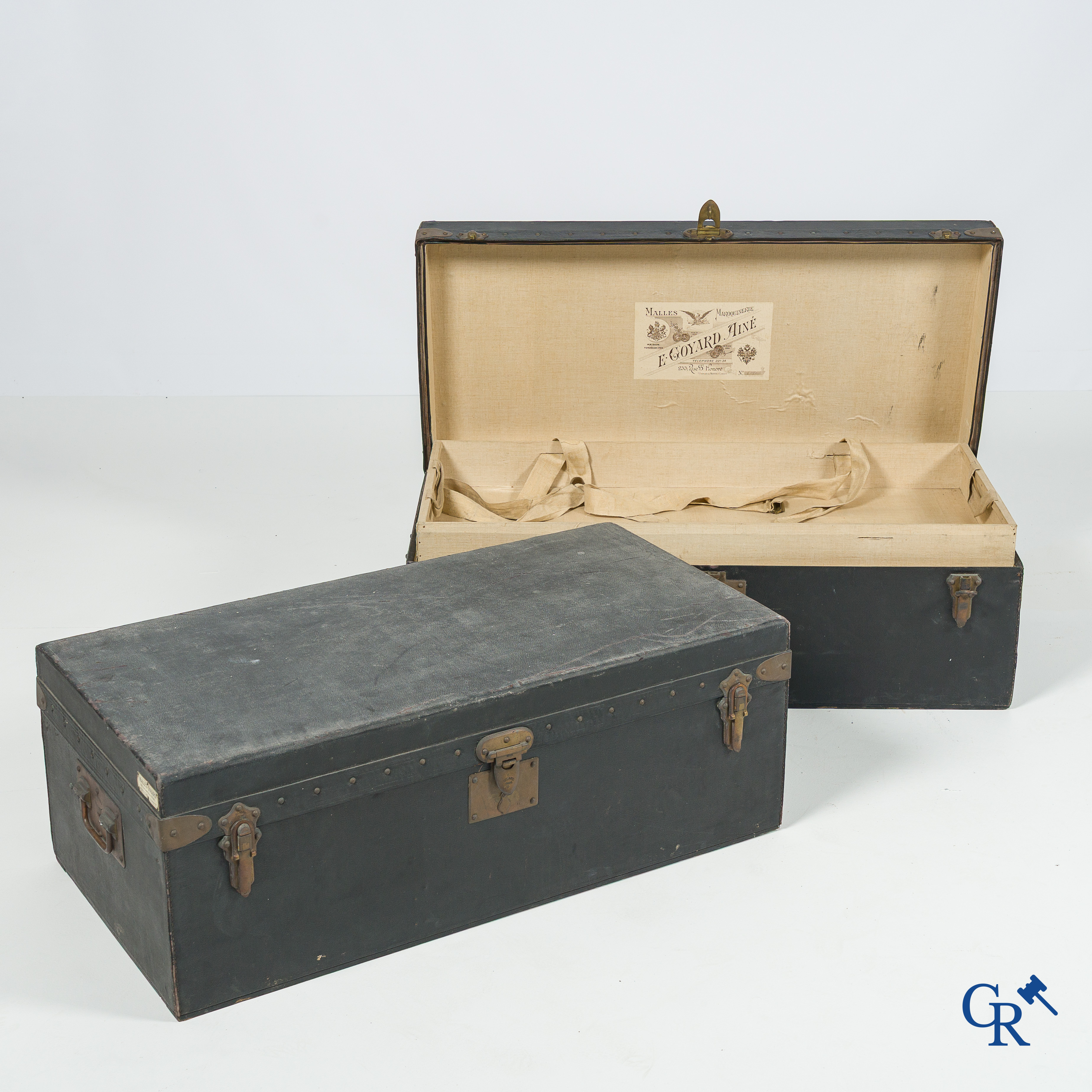 Malles Goyard, 233 Rue Saint Honoré, Paris. 2 Car cases in black leather. Circa 1930.