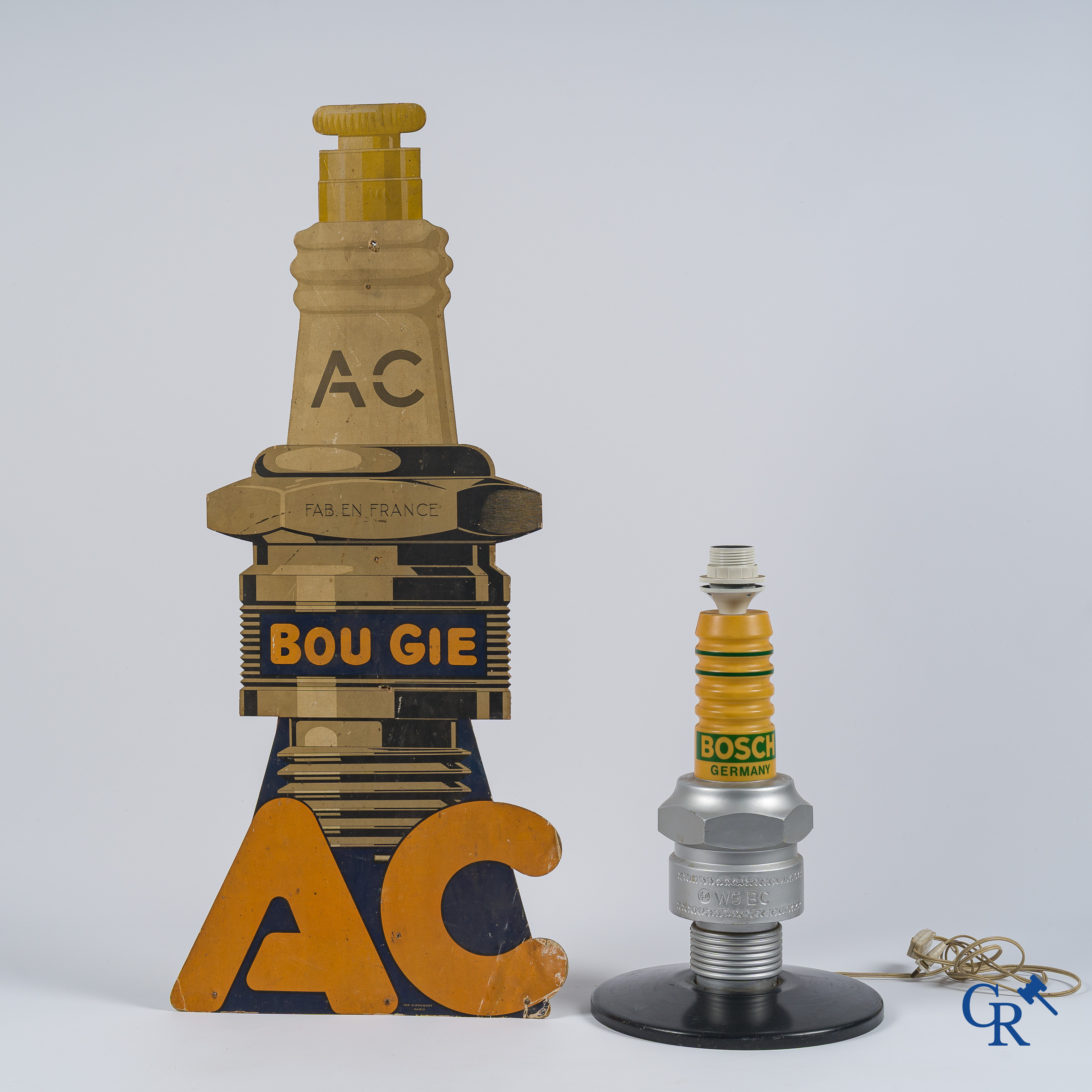 Bosch Germany en Bougie AC. Lamp in de vorm van een bougie en een publiciteit in karton. Jaren '40 en '60.