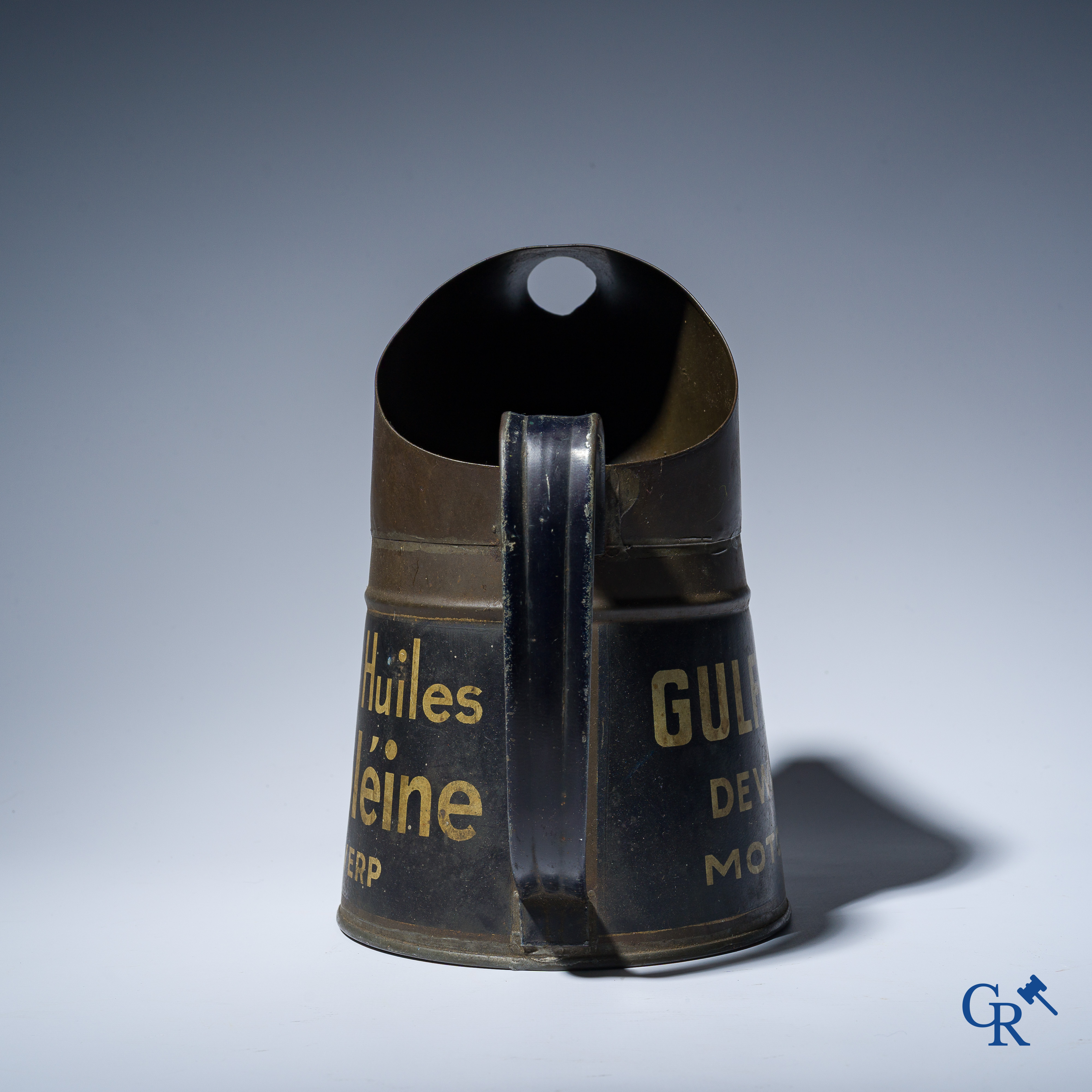 Gulf. Well-preserved oil jug or oil pourer for the S.A. des Huiles Spidoleine Antwerp. 1920's - 1930's.