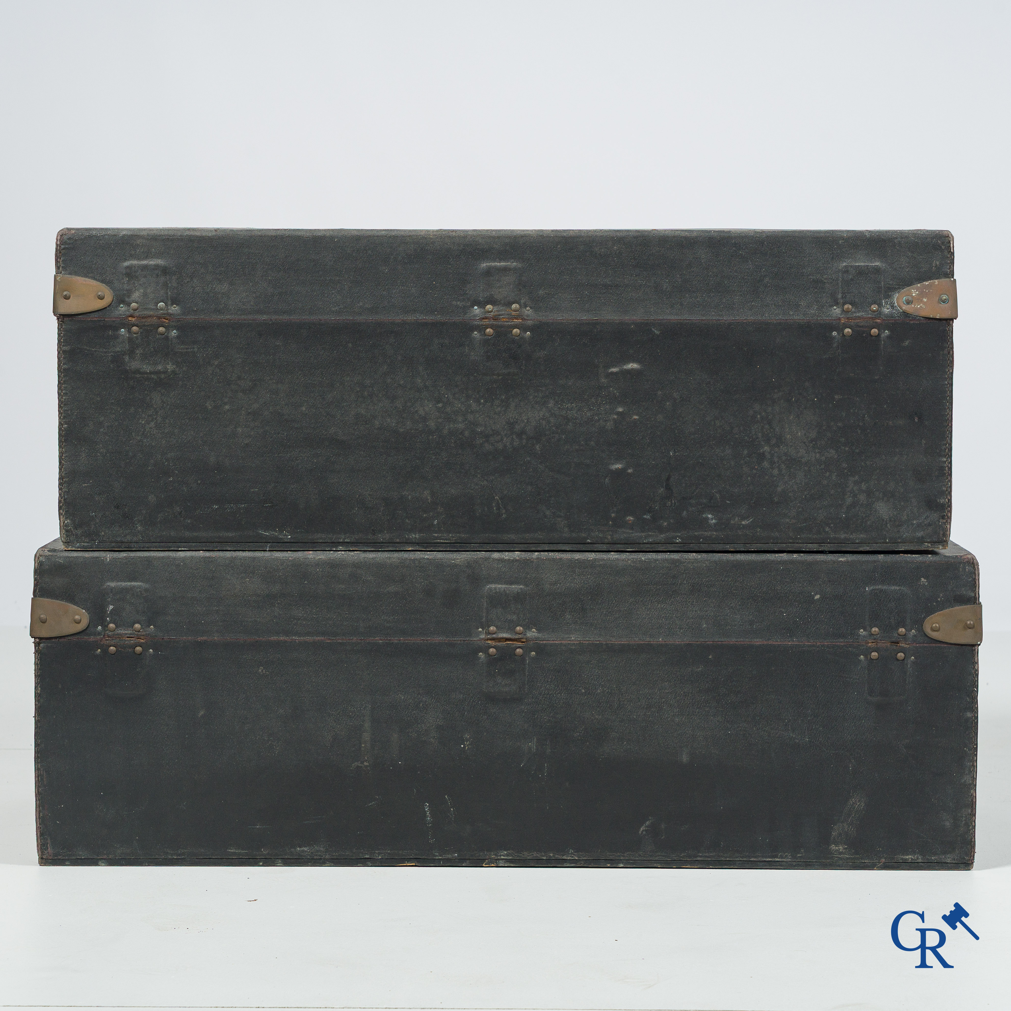 Malles Goyard, 233 Rue Saint Honoré, Paris. 2 Car cases in black leather. Circa 1930.