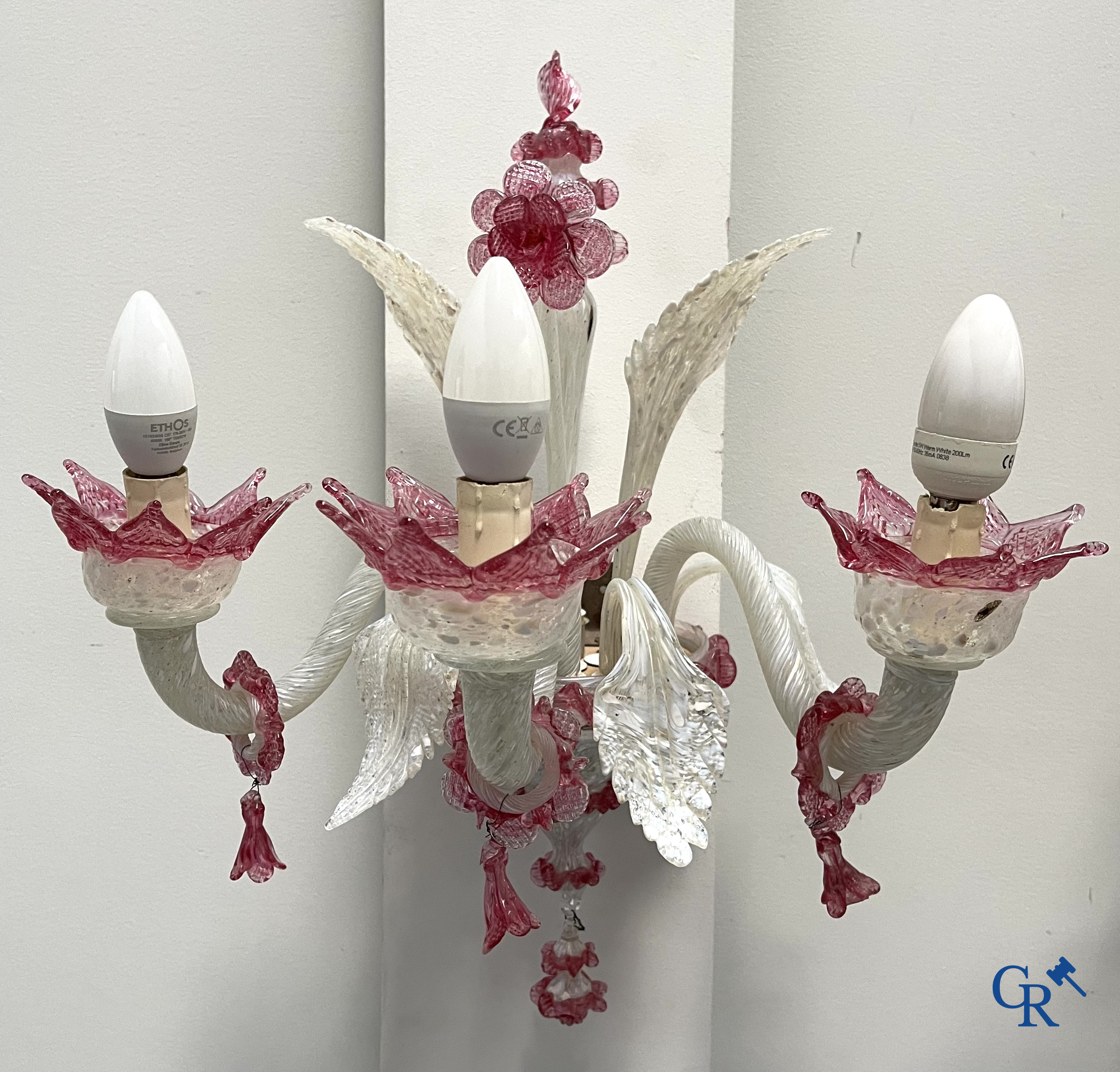 A lot of a Venetian table lamp, a pair of large wall lights in Venetian glass and a Murano ceiling lamp.