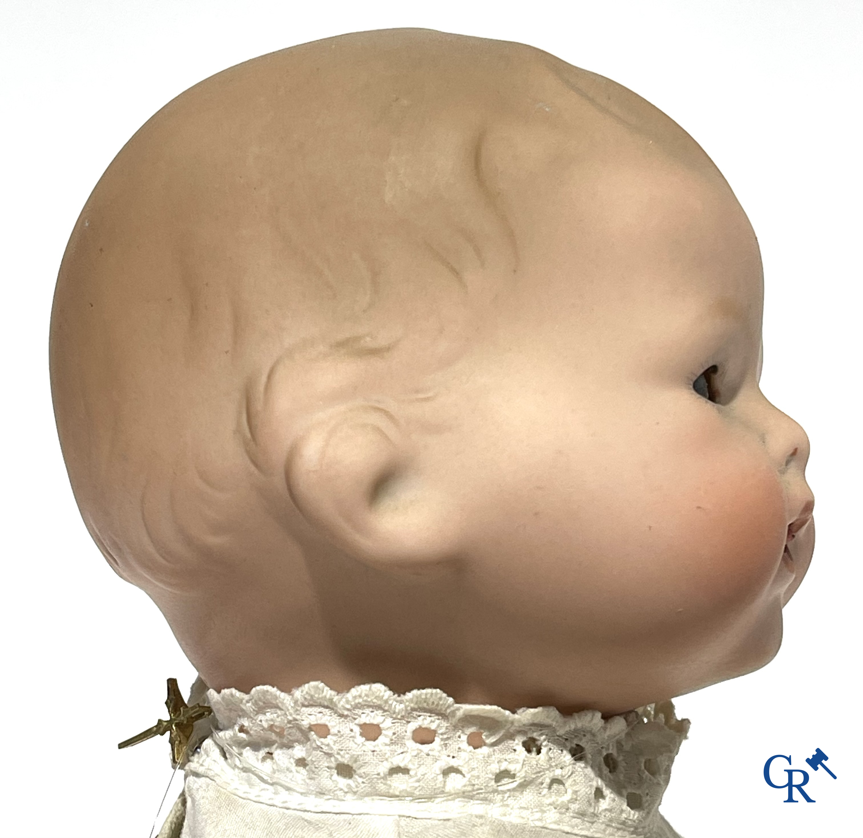 Vieux jouets, un lot de 3 poupées anciennes avec des têtes en porcelaine.