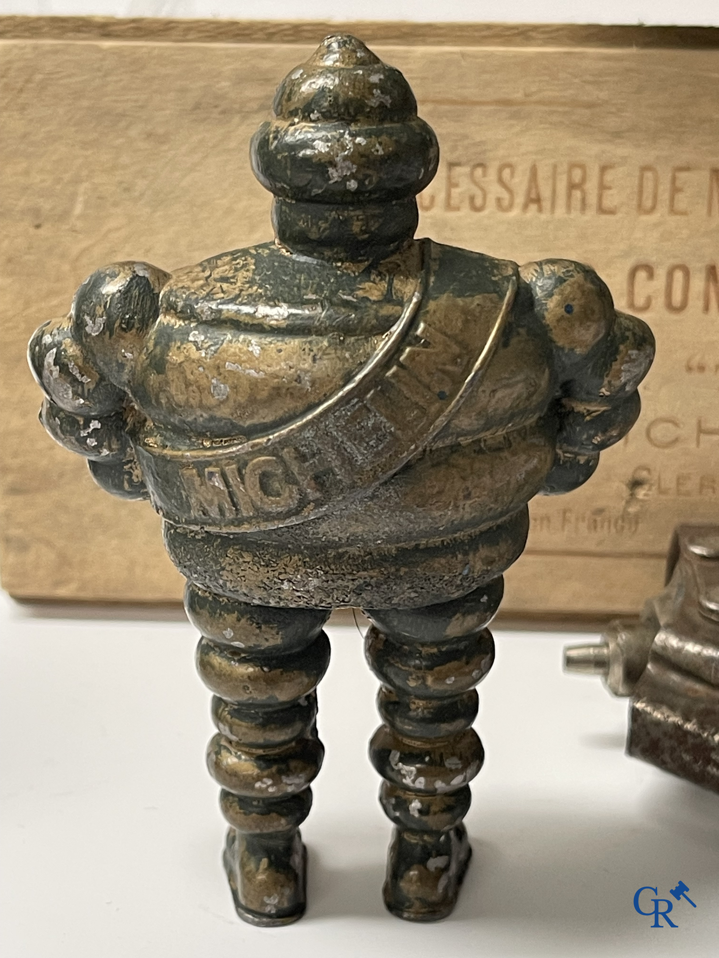 Michelin, an interesting lot with Michelin objects, mainly from the 1920's and 1930's.