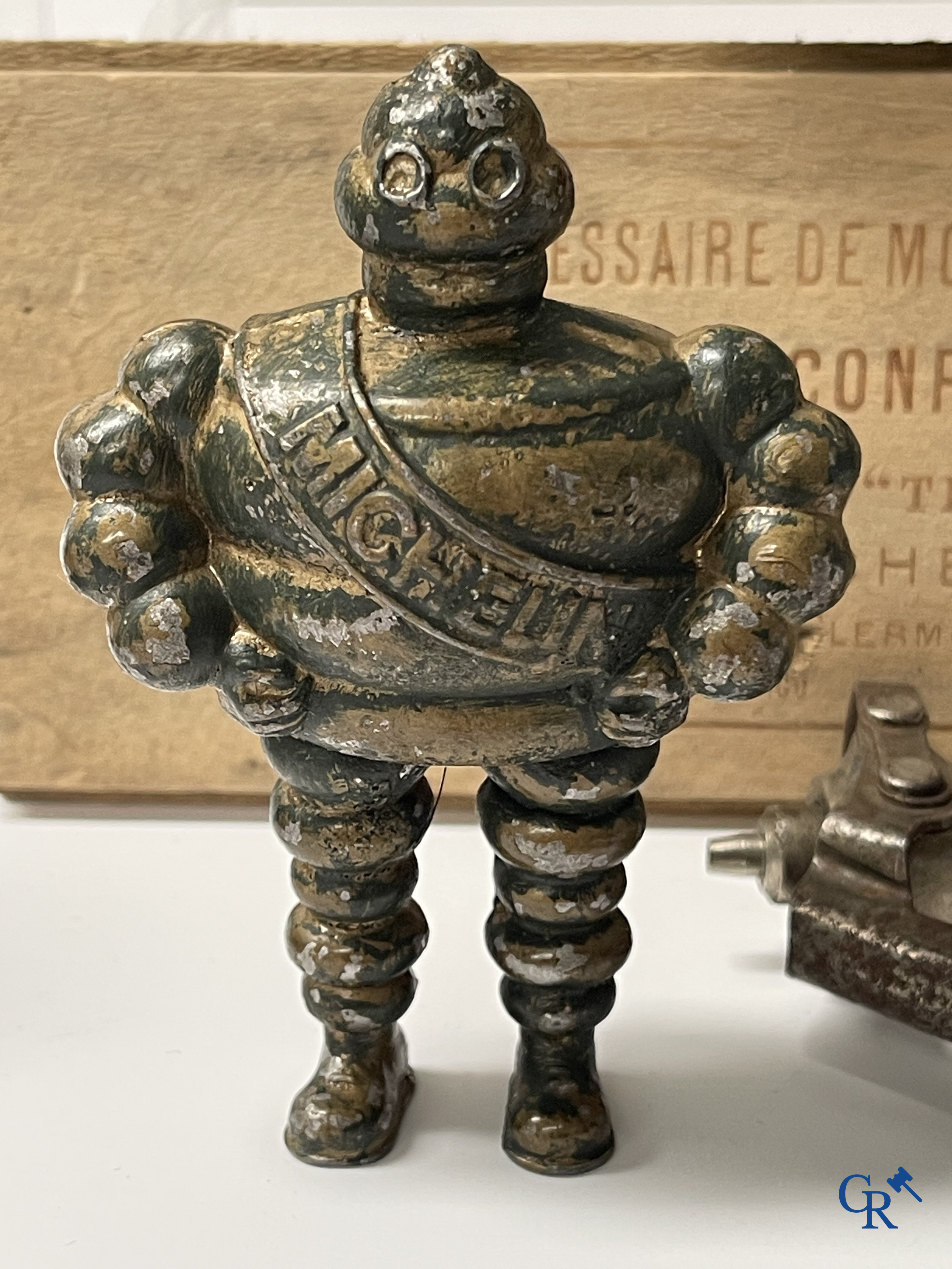Michelin, an interesting lot with Michelin objects, mainly from the 1920's and 1930's.