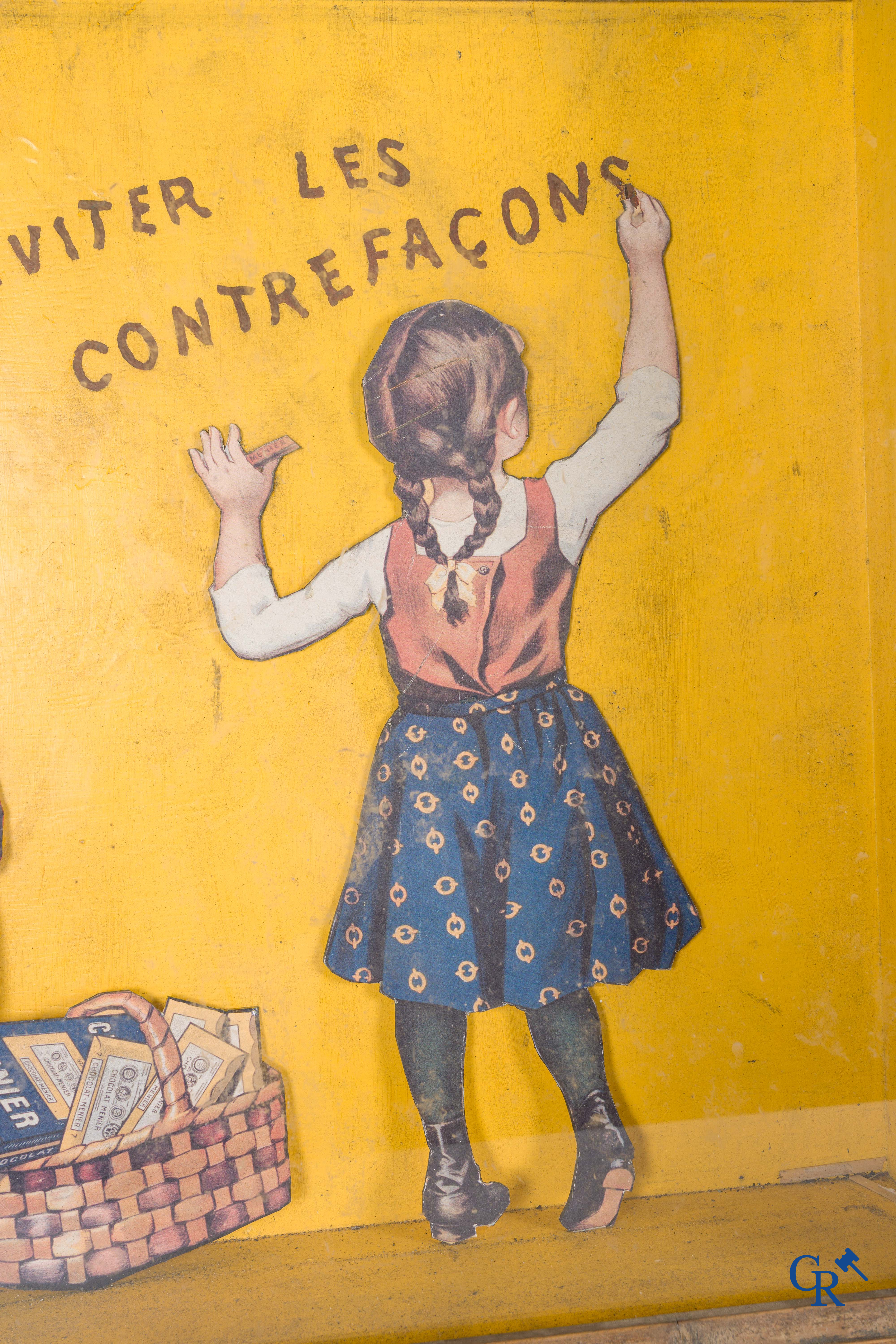 Chocolat Menier, Mooie publiciteits vitrine in reliëf voor Menier chocolade, waarschijnlijk artisanale makelij.