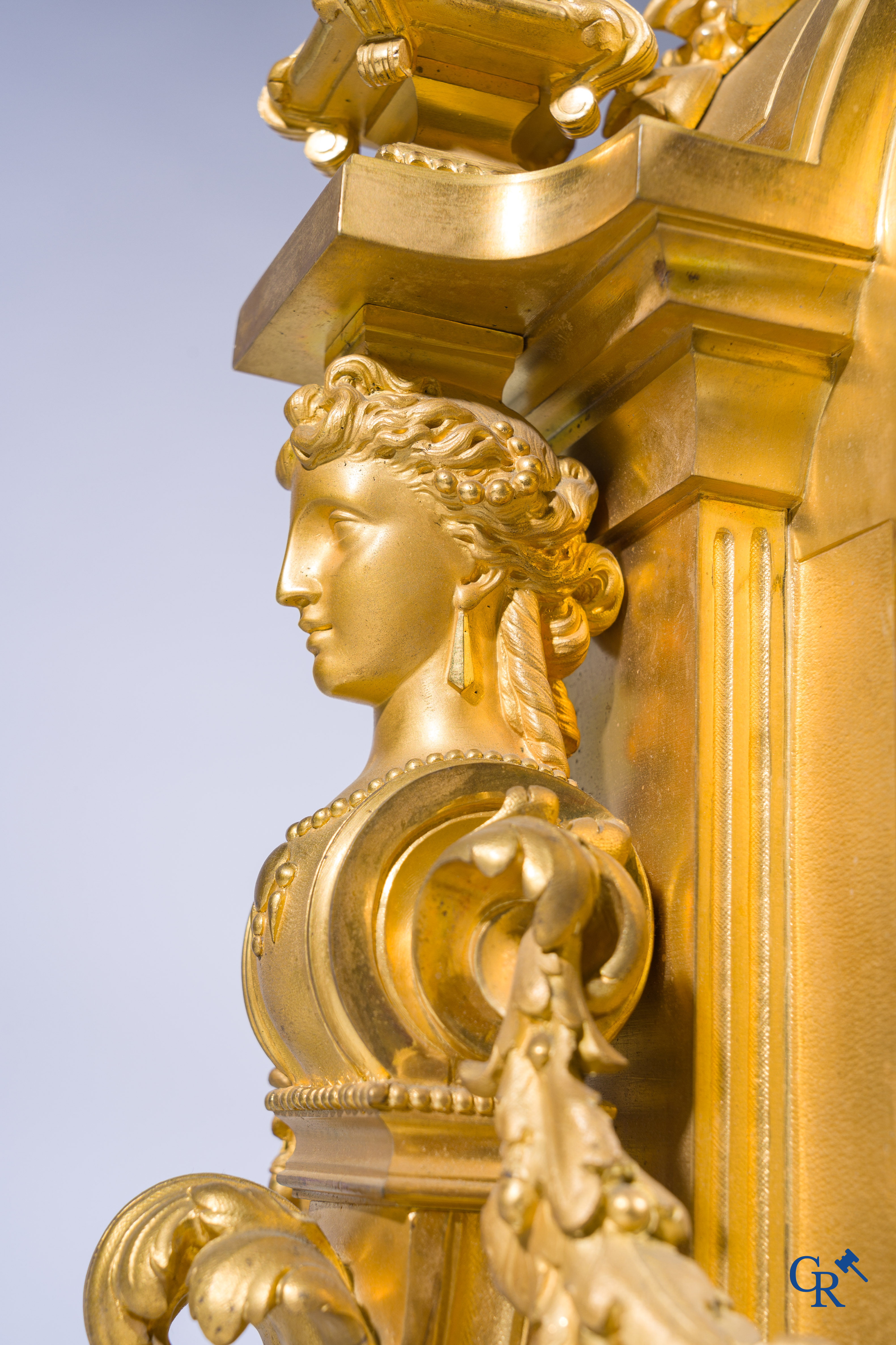 Charpentier & Cie, een imposante 3-delige schouwgarnituur in LXVI-stijl. Napoleon III-periode.