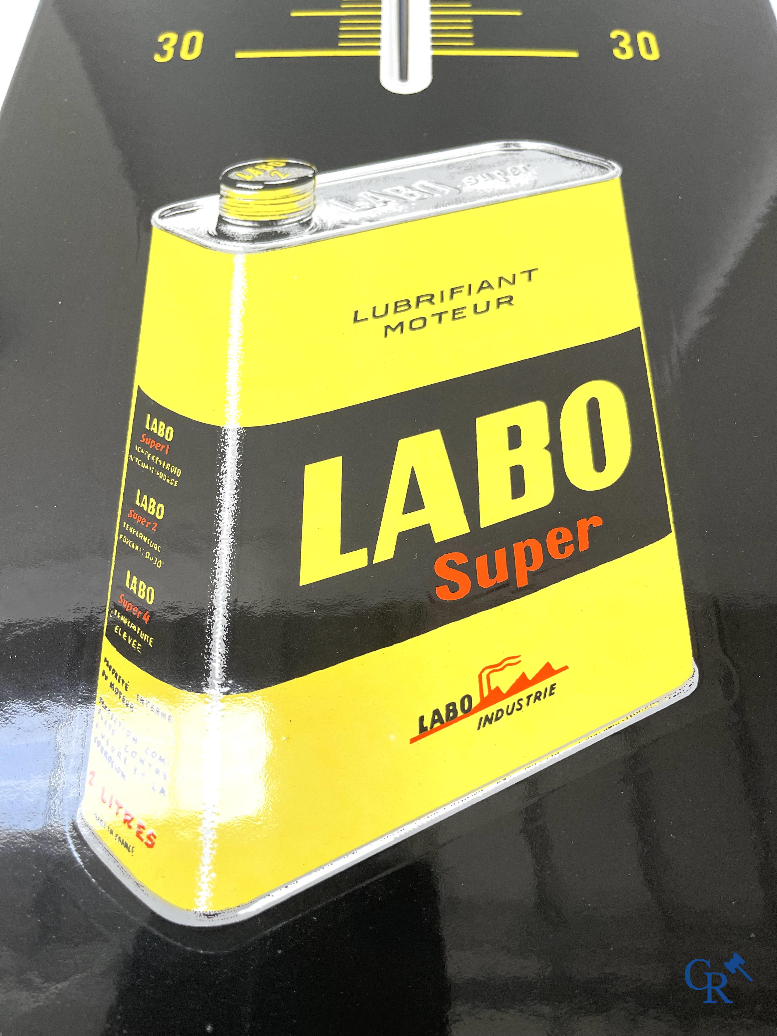 Huiles Labo, emaille reclamebord met ingewerkte thermometer voor motor olie. 60'er jaren.