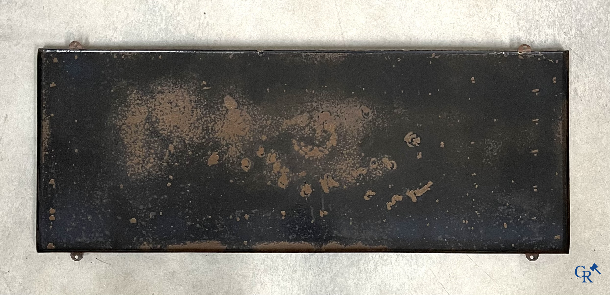 Castrol Motor Oil, plaque émaillée publicitaire pour huile moteur Castrol. Version rare avec 2 logos cerclés noirs. 1948.