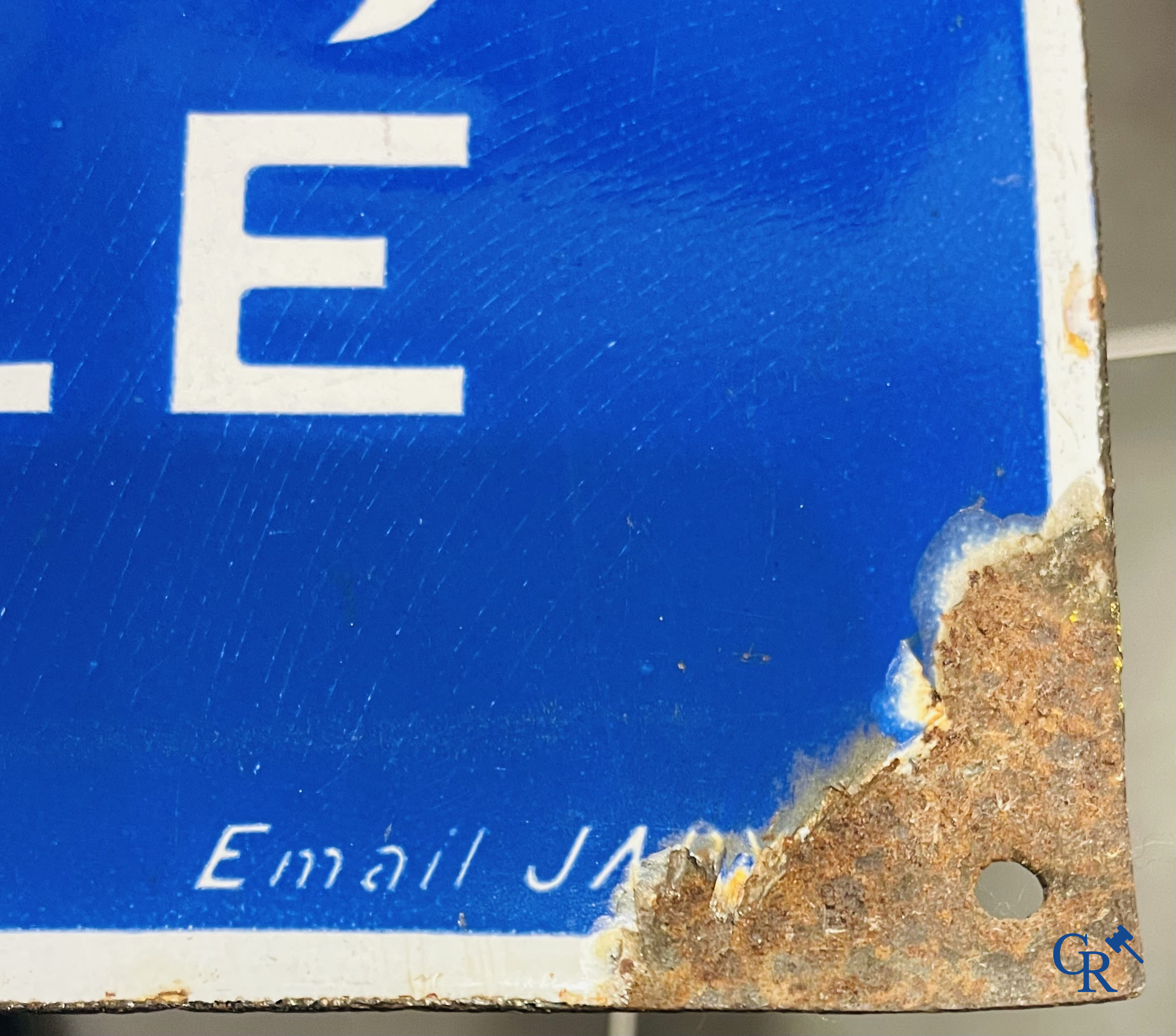 Chocolat Menier, "éviter les contrefaçons", emaille reclamebord naar een ontwerp van Firmin Bouisset.